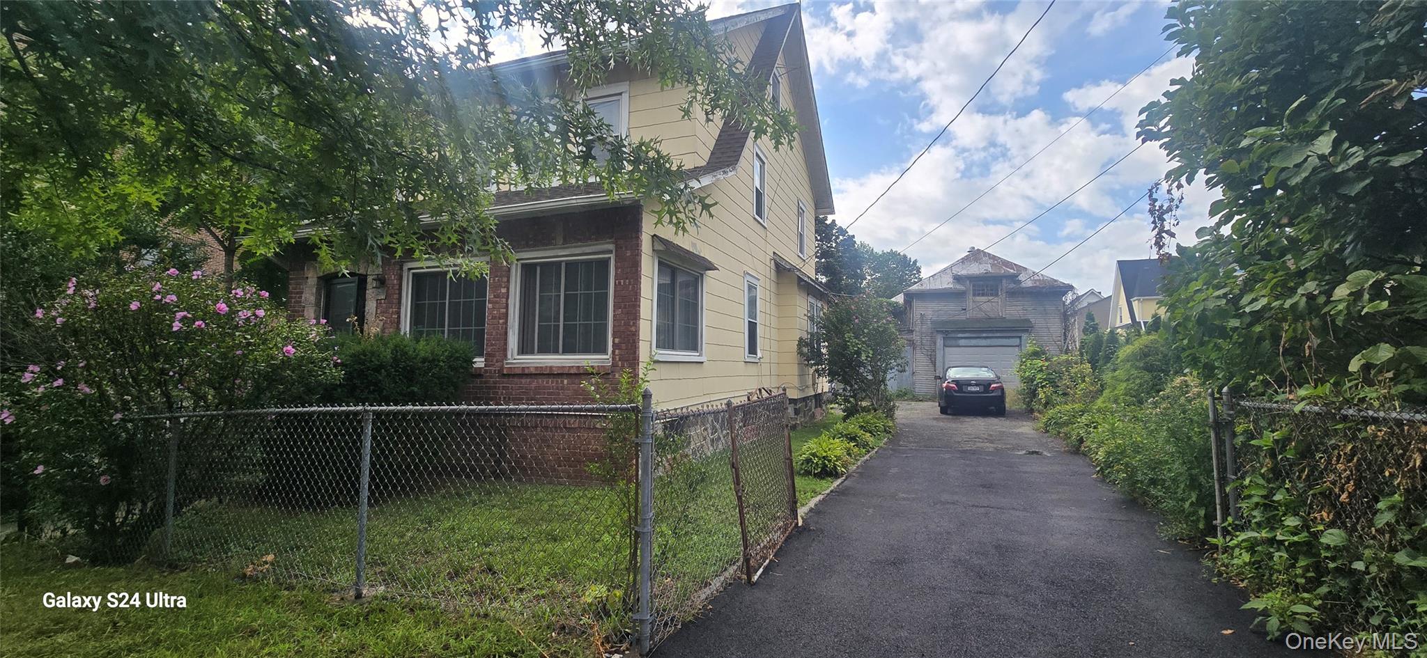 112 E 4th Street Property Photo 3