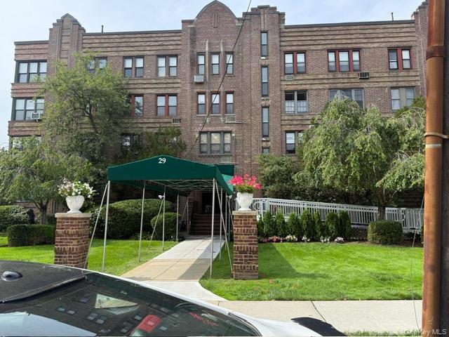 29 Woodmere Boulevard 2-b Property Photo 2