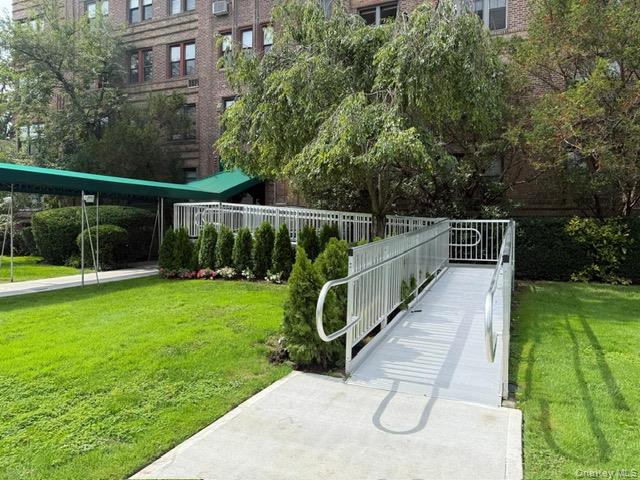 29 Woodmere Boulevard 2-b Property Photo 4