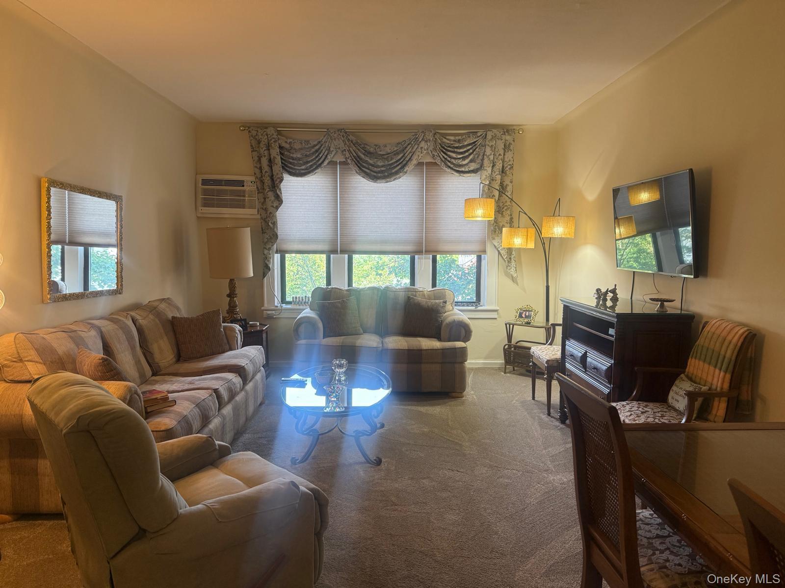 29 Woodmere Boulevard 2-b Property Photo 8