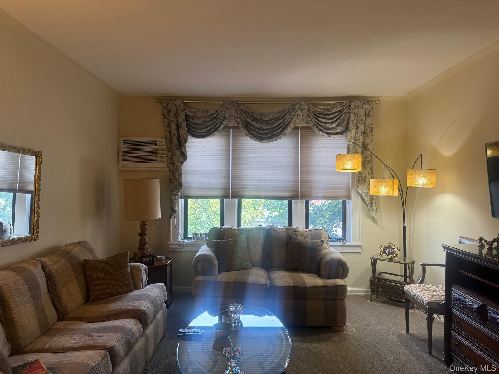 29 Woodmere Boulevard 2-b Property Photo 9