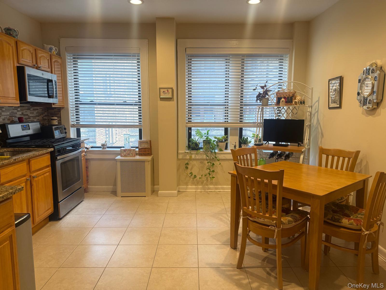 29 Woodmere Boulevard 2-b Property Photo 13
