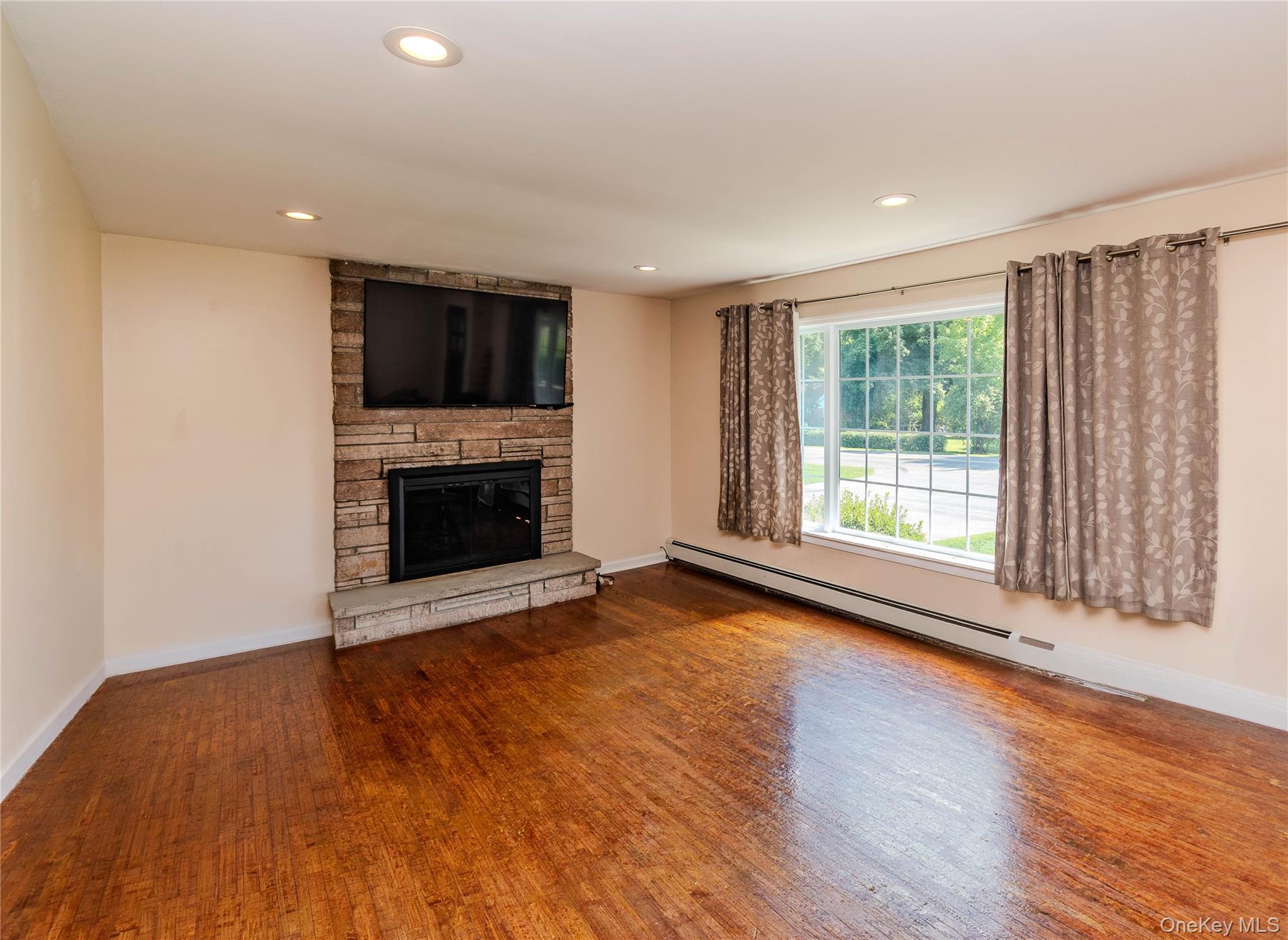 19 Closs Drive Property Photo 4