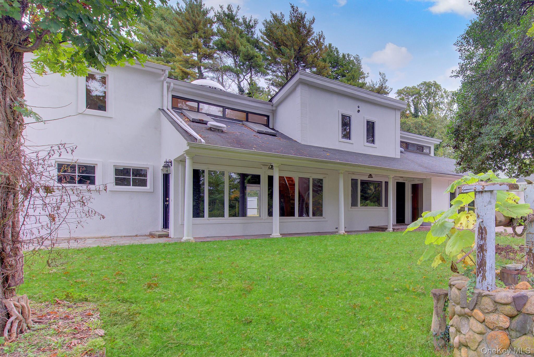 549 Woodbury Road Property Photo 1