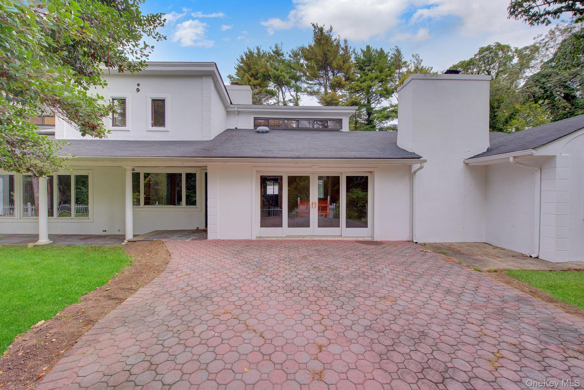 549 Woodbury Road Property Photo 2