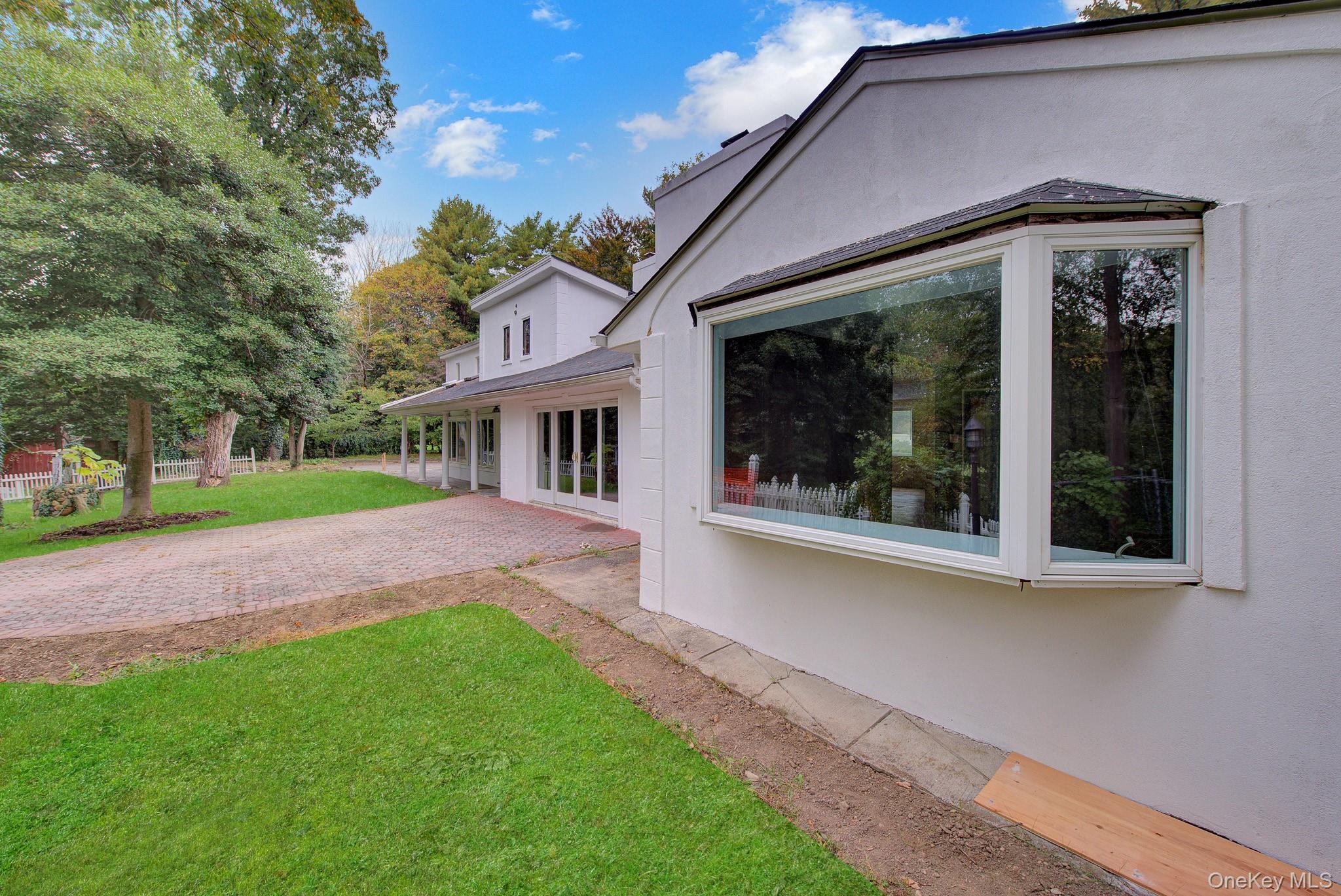 549 Woodbury Road Property Photo 3