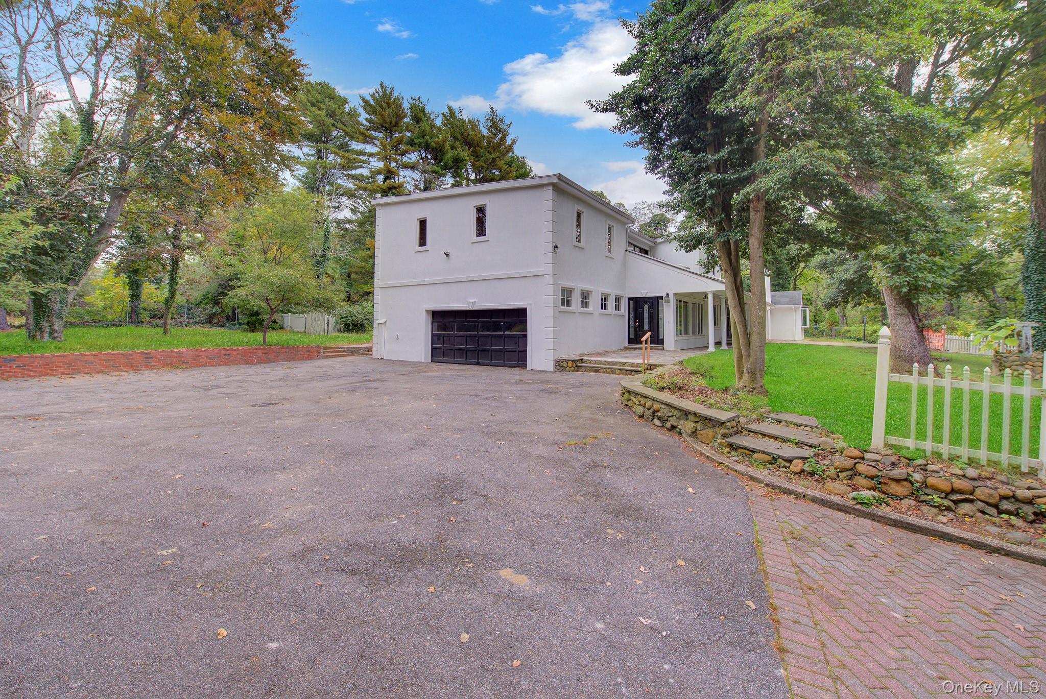 549 Woodbury Road Property Photo 4