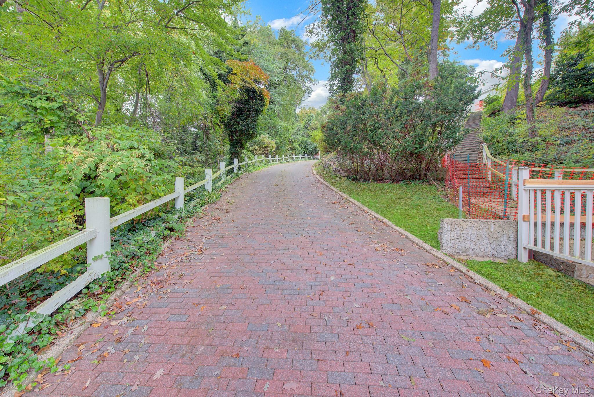 549 Woodbury Road Property Photo 6