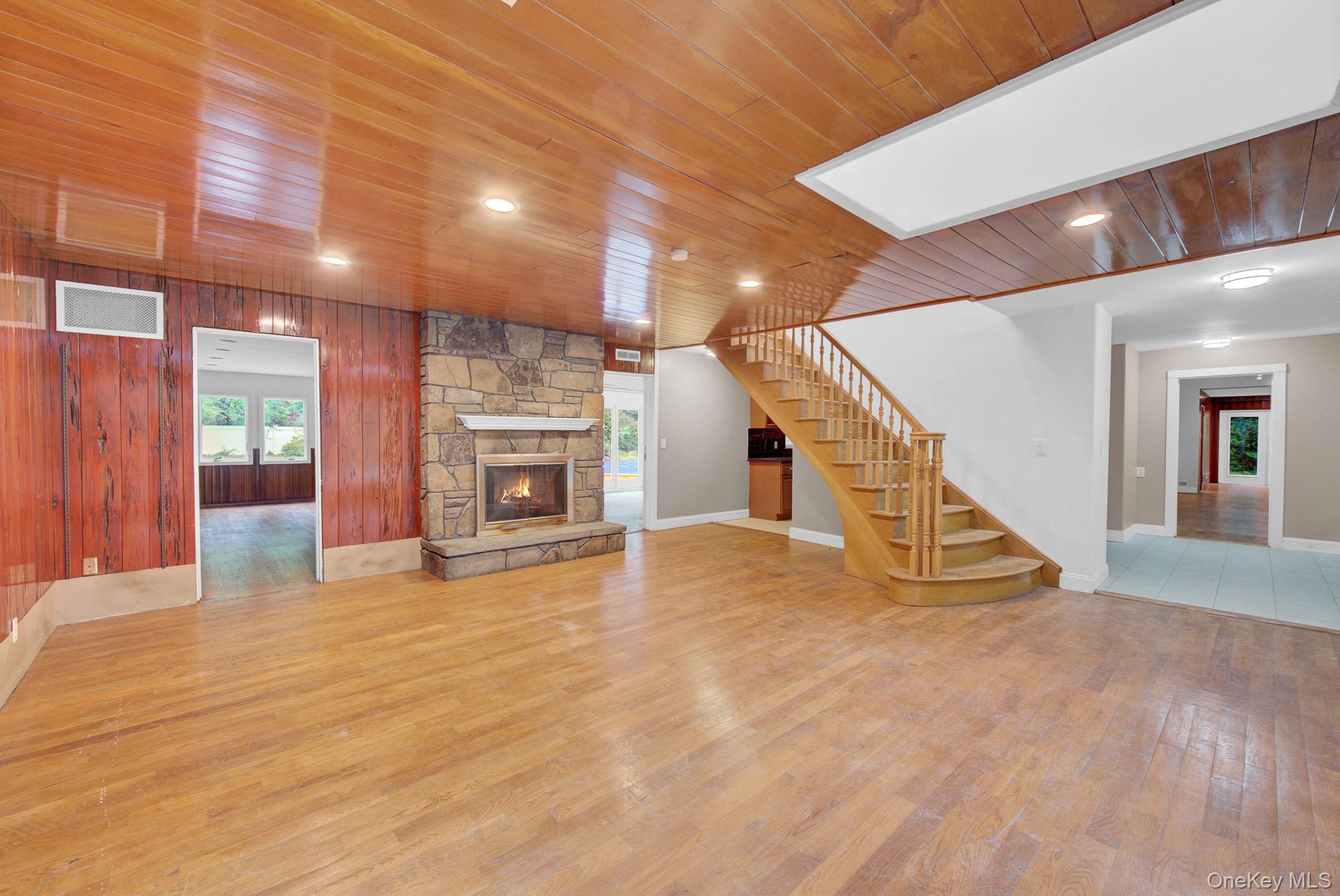549 Woodbury Road Property Photo 7