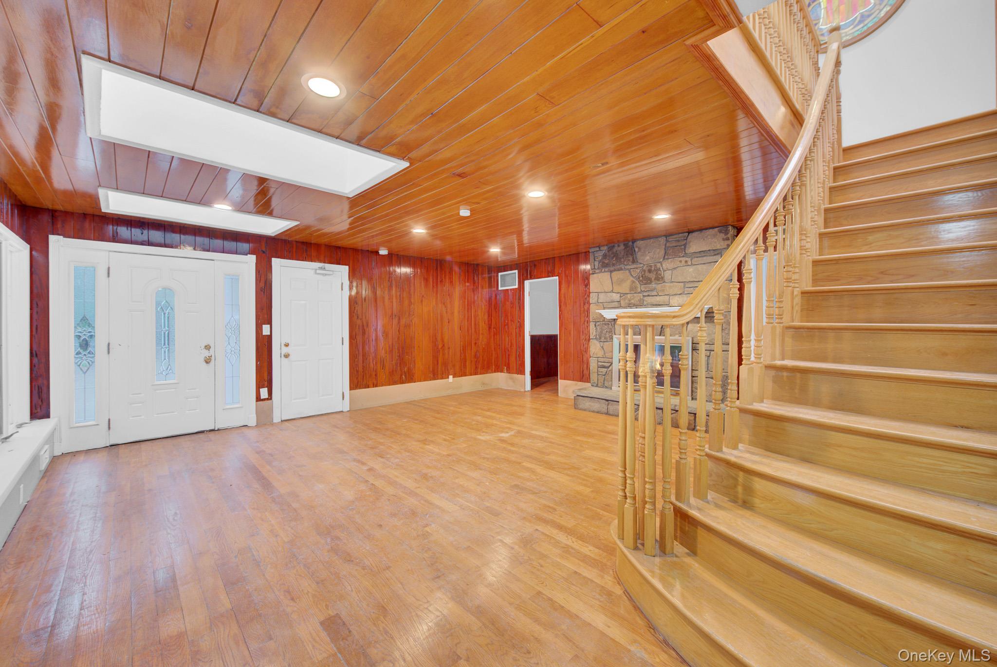 549 Woodbury Road Property Photo 9