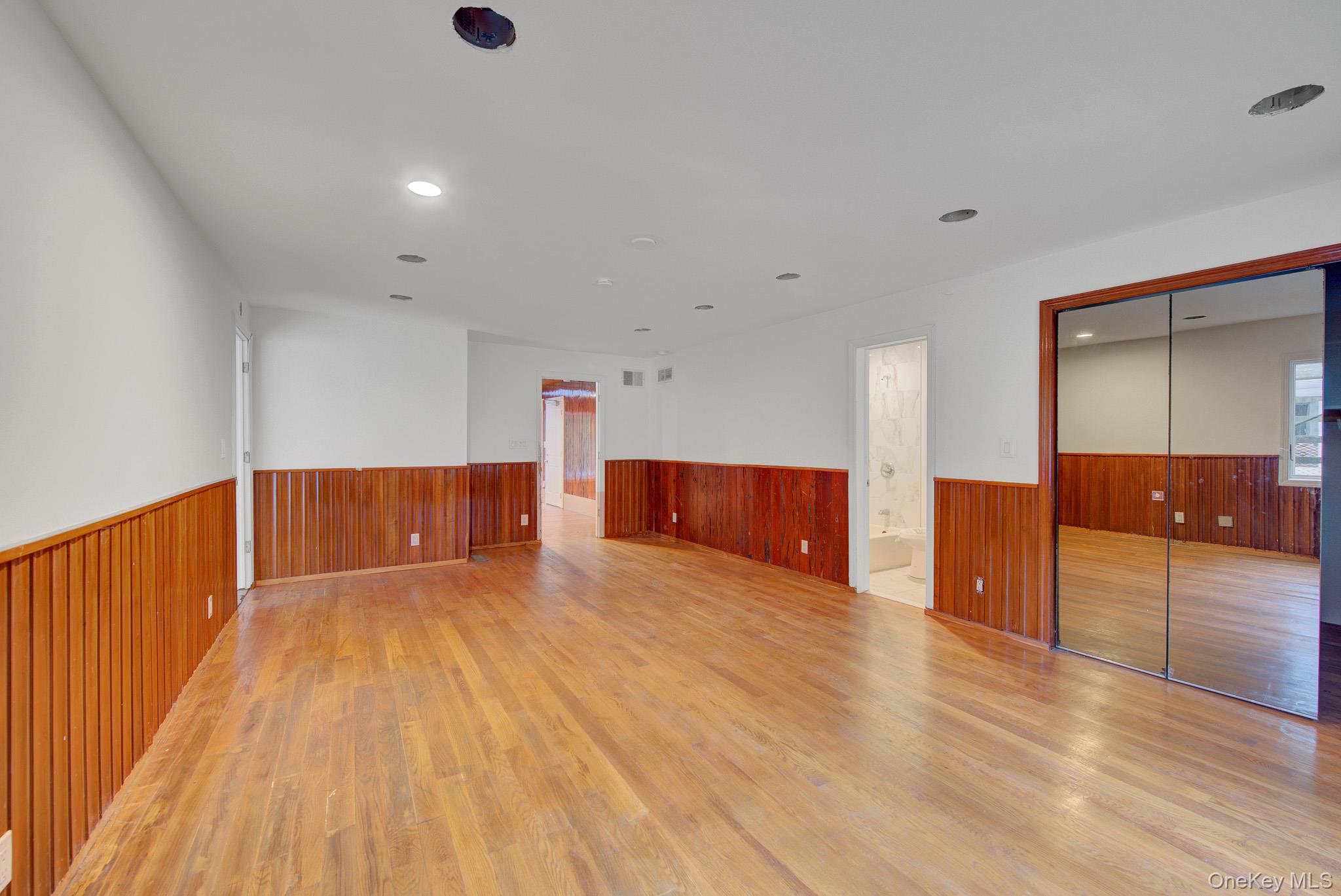 549 Woodbury Road Property Photo 10