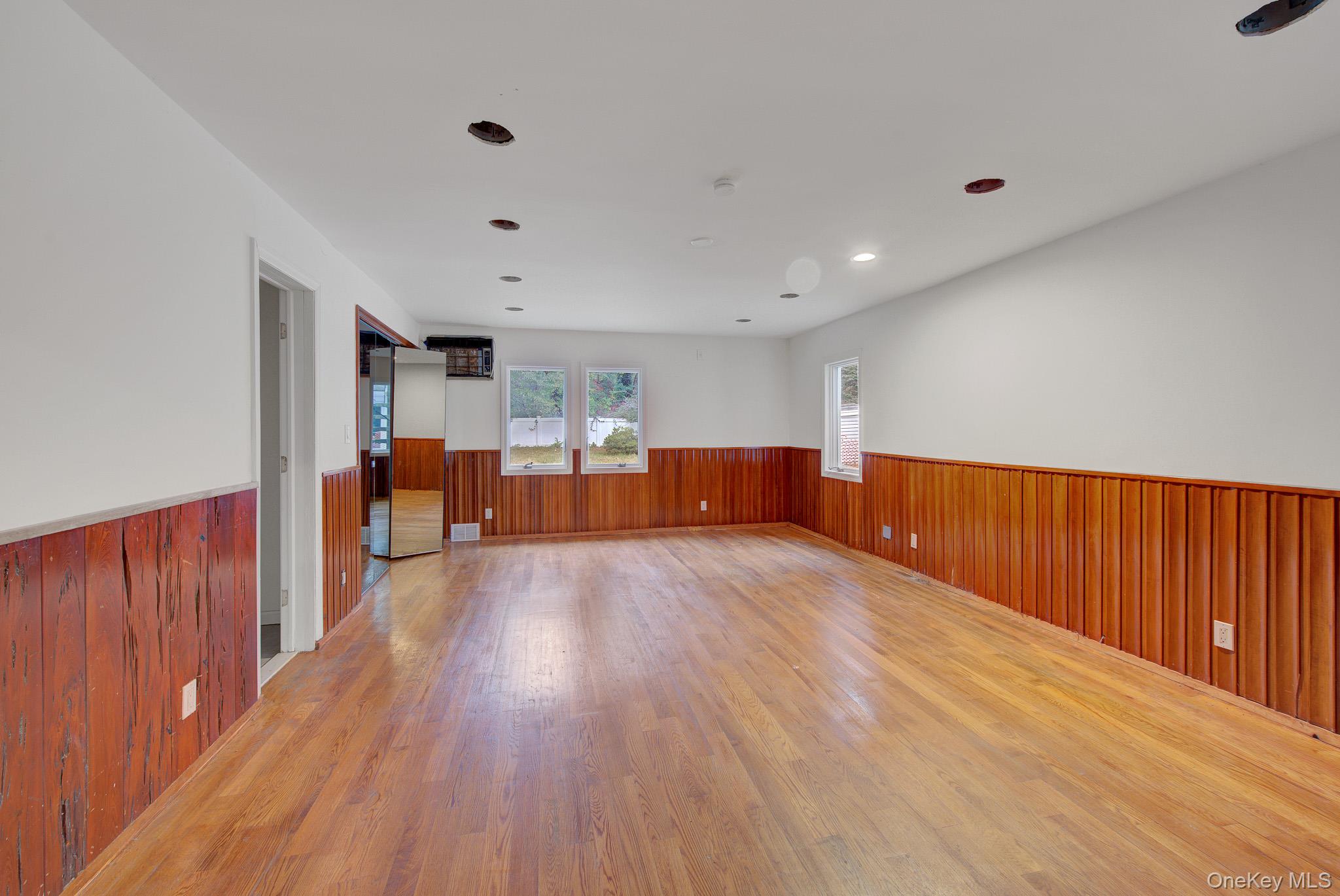 549 Woodbury Road Property Photo 11