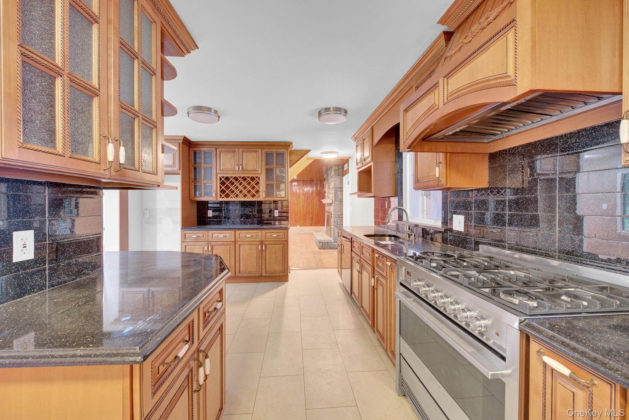 549 Woodbury Road Property Photo 16