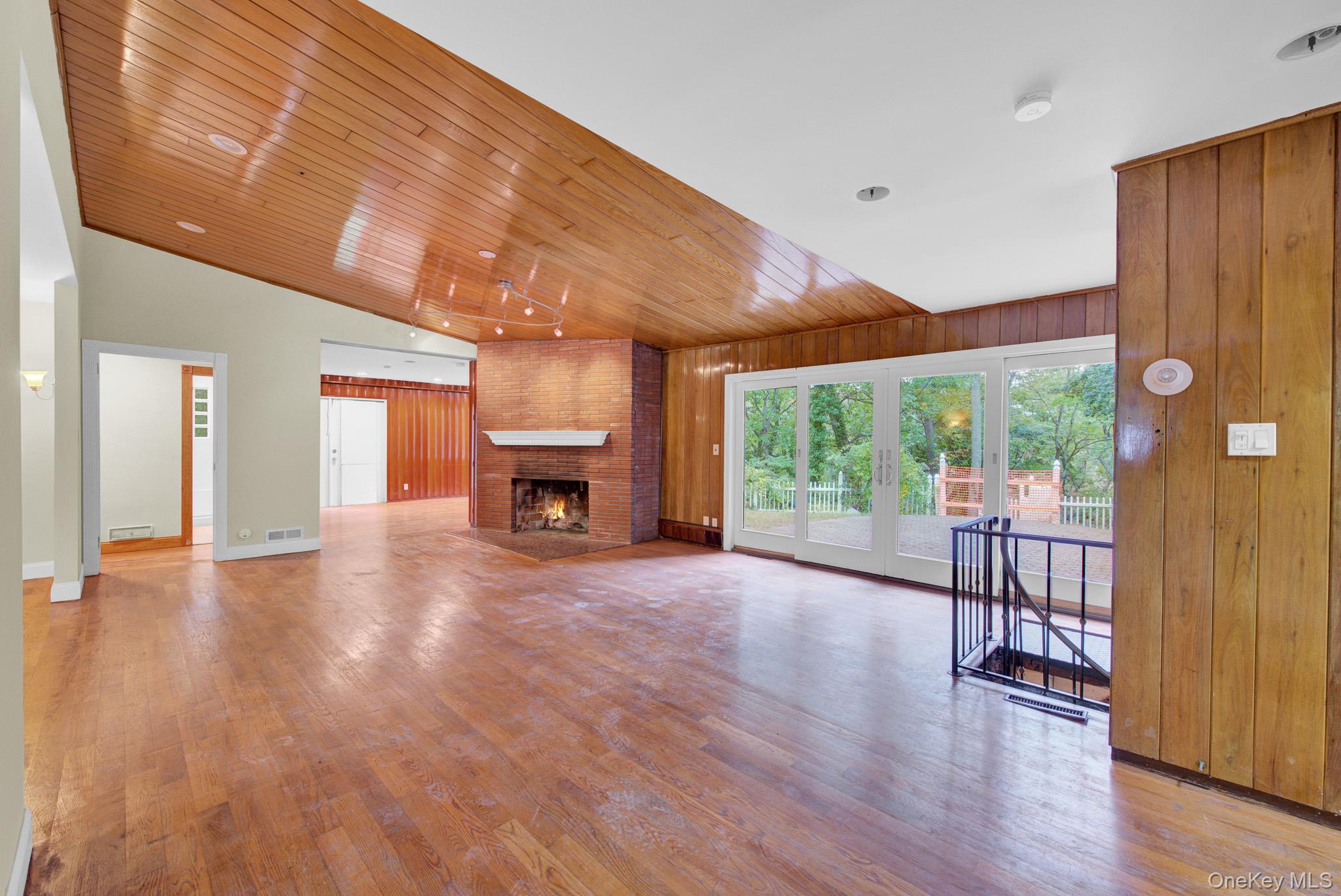 549 Woodbury Road Property Photo 18