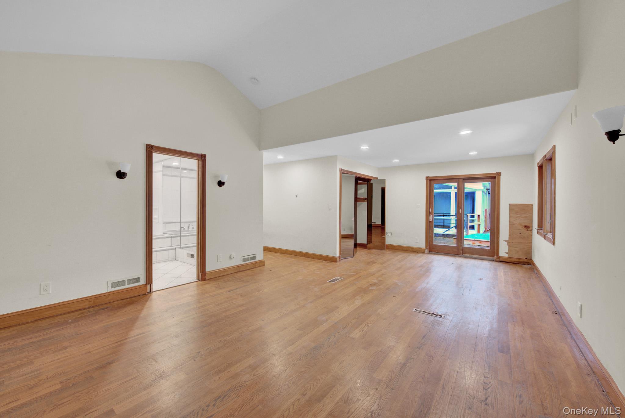 549 Woodbury Road Property Photo 23