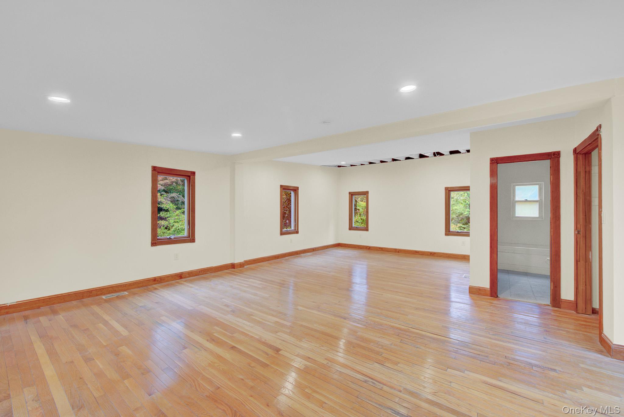 549 Woodbury Road Property Photo 35