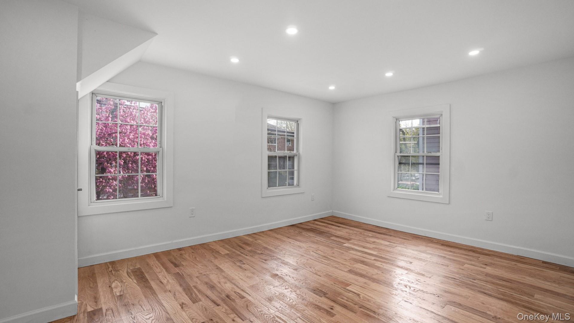 219 E 238th Street Property Photo 9