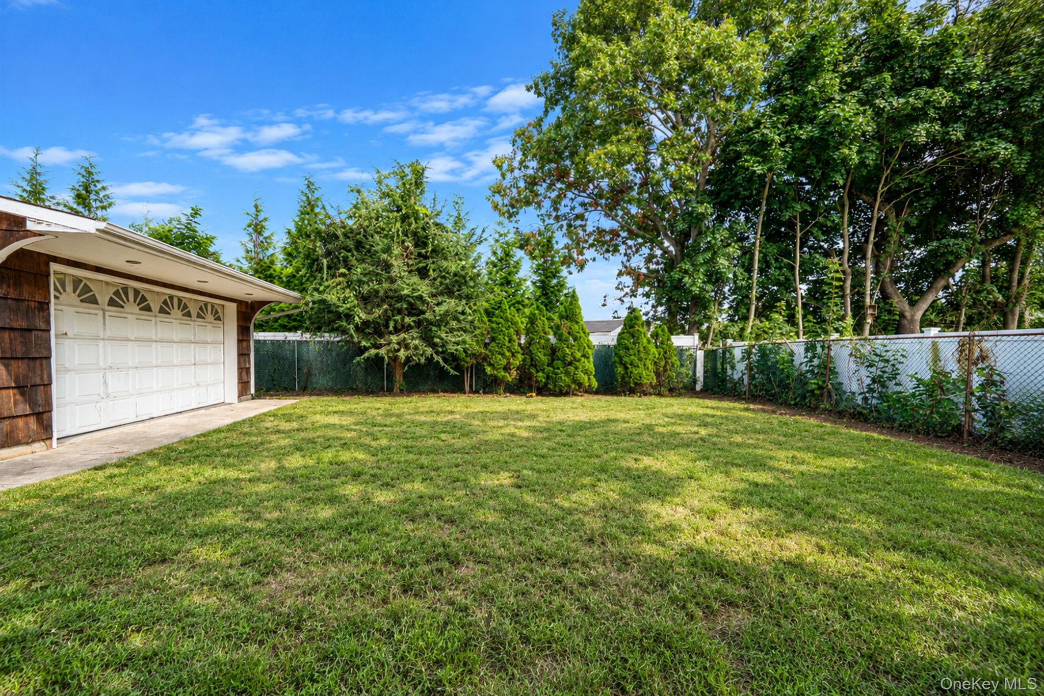 35 Colony Road Property Photo 4