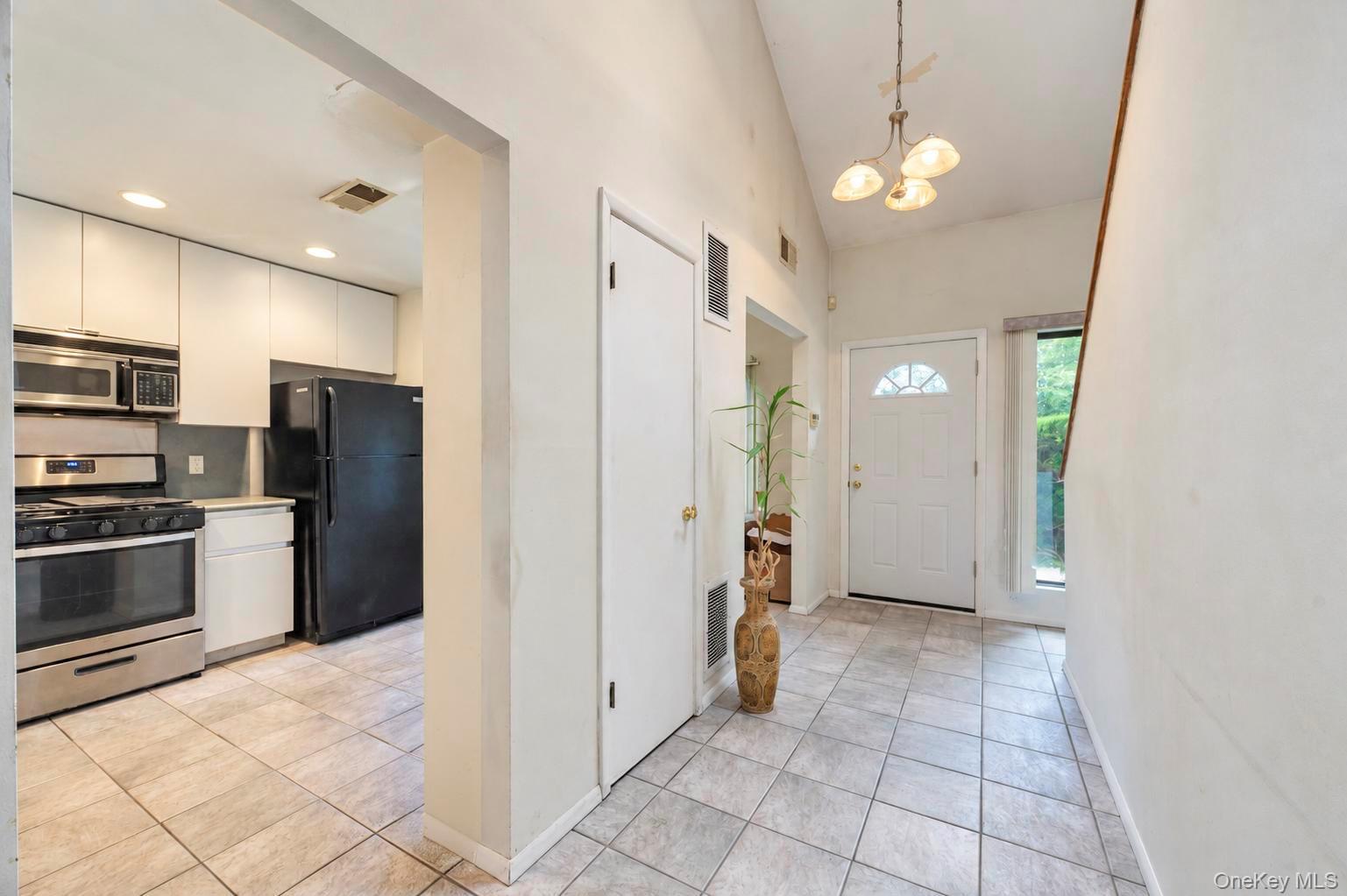 12 Hidden Pines Way Property Photo 3