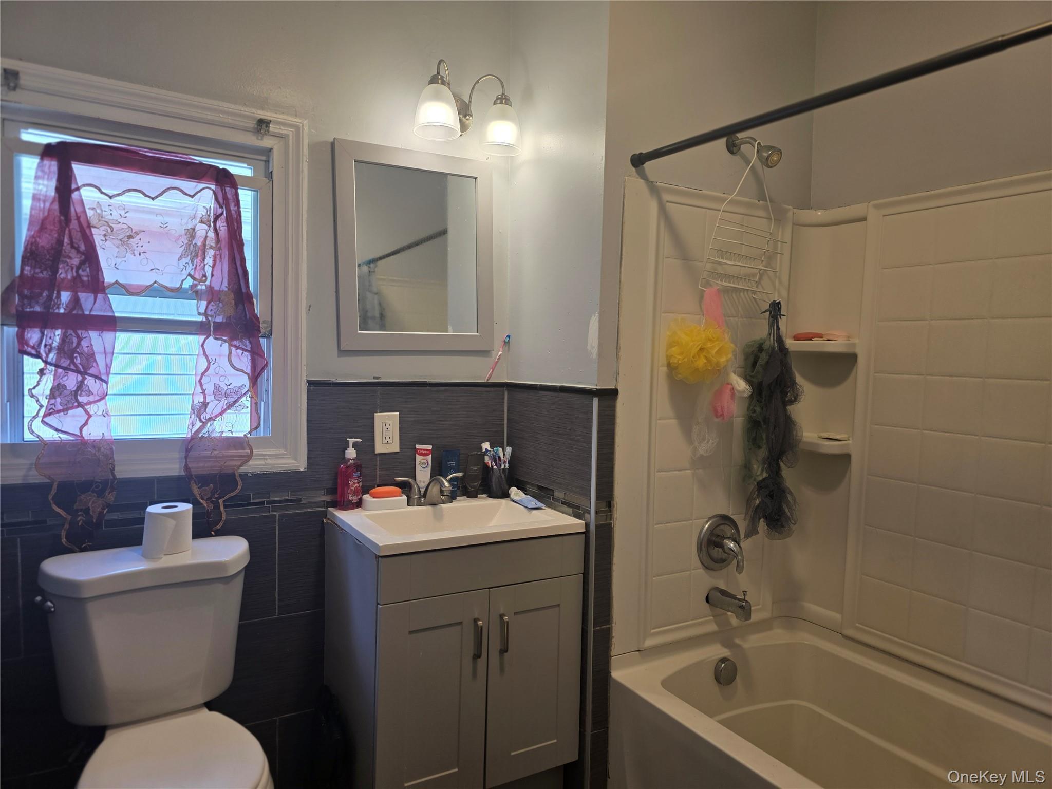 344 Mansion Street B Property Photo 24