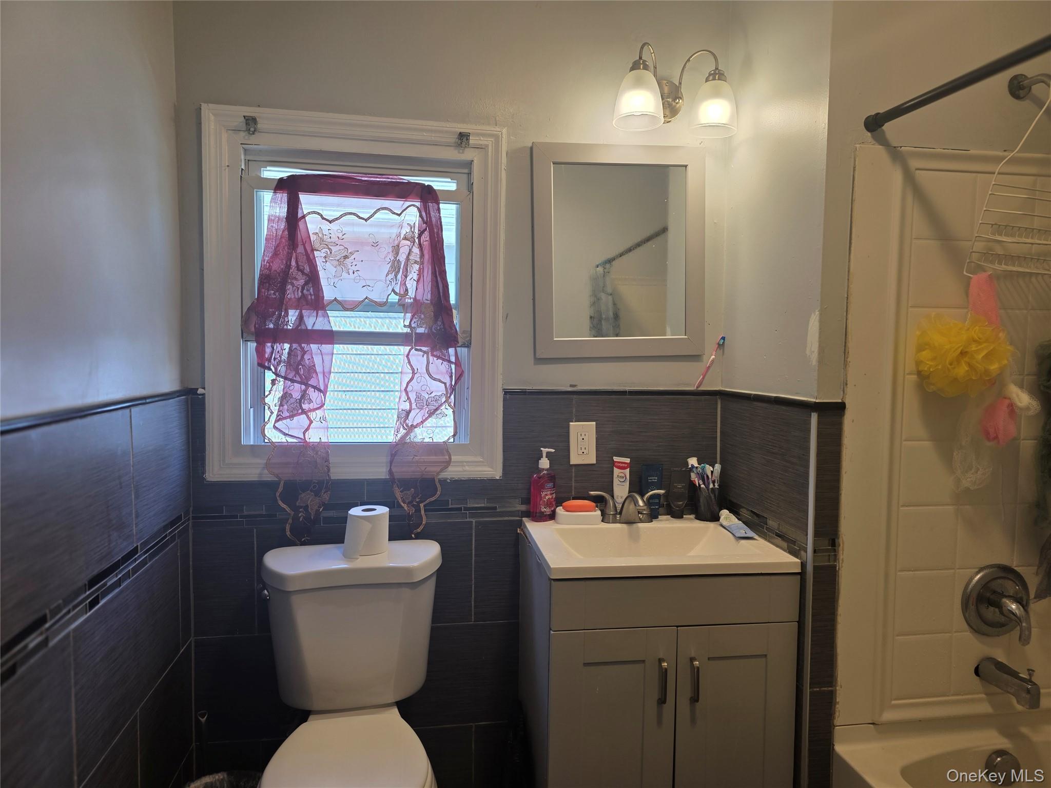 344 Mansion Street B Property Photo 25