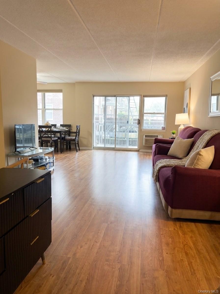 35 Park Avenue 1m Property Photo 3