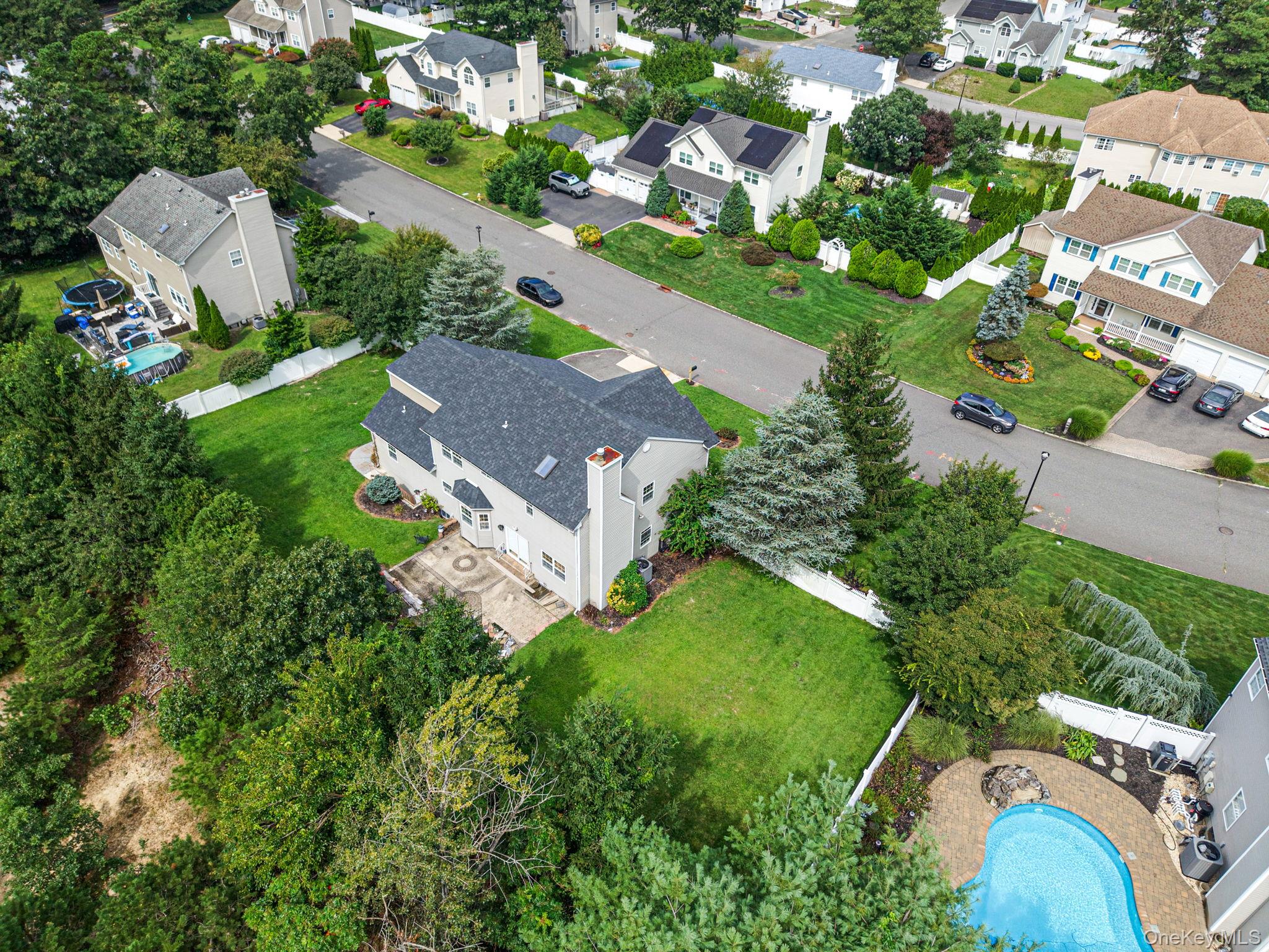 18 Woodridge Lane Property Photo 8
