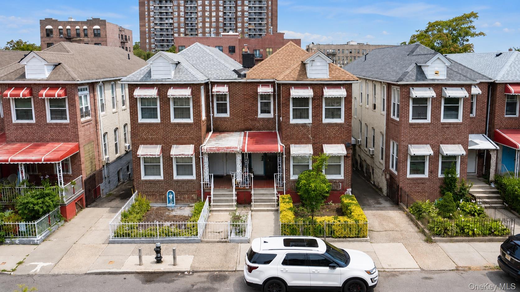2541 Holland Avenue Property Photo 1