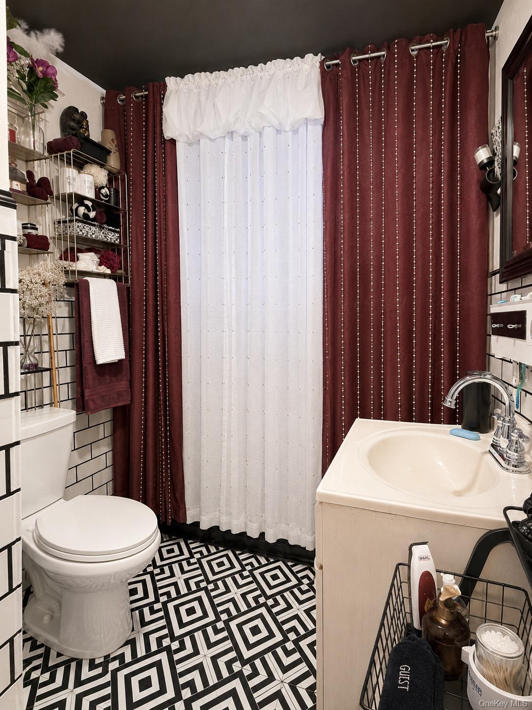 2541 Holland Avenue Property Photo 4