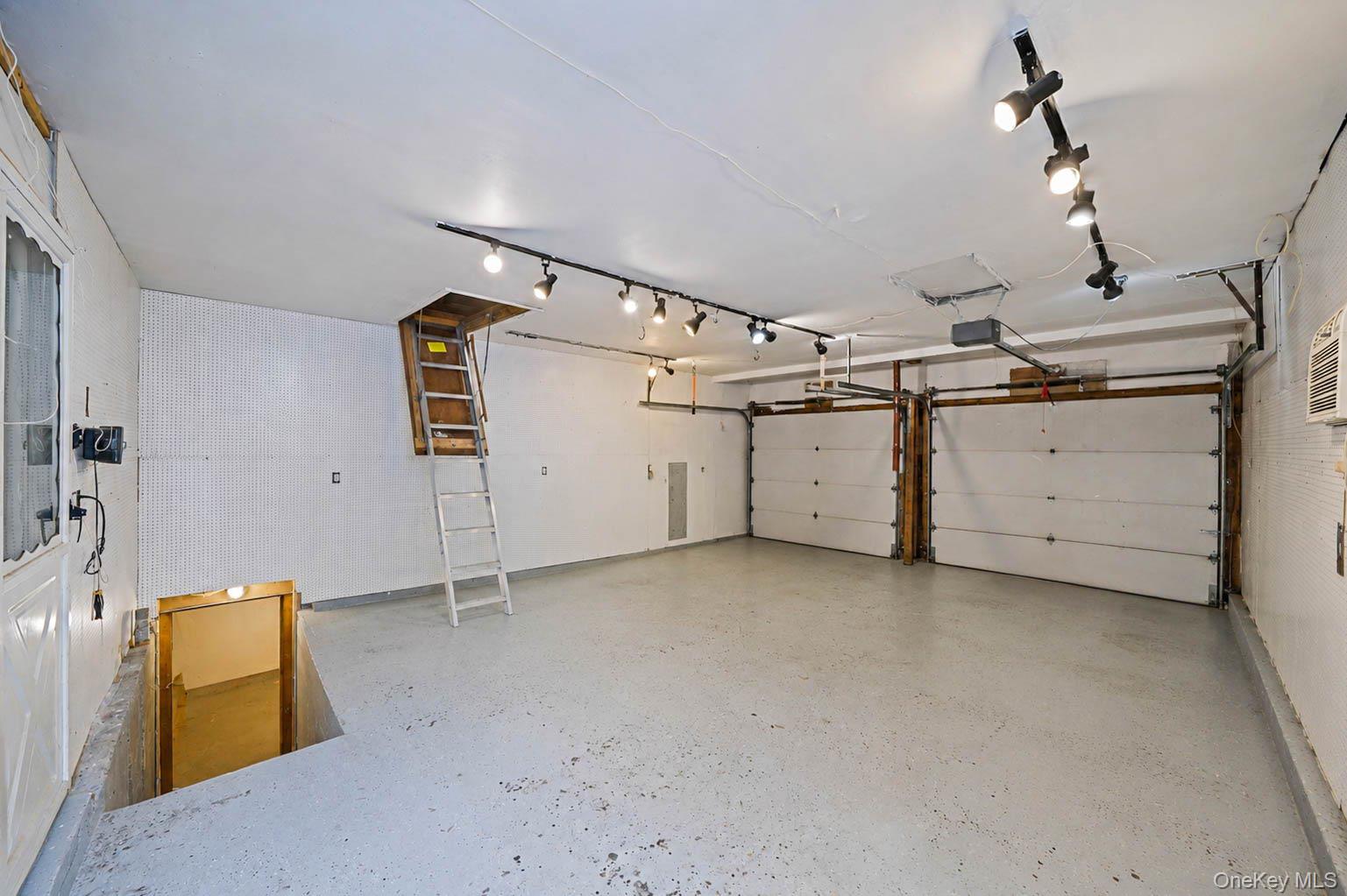 12 Beecher Street Property Photo 35