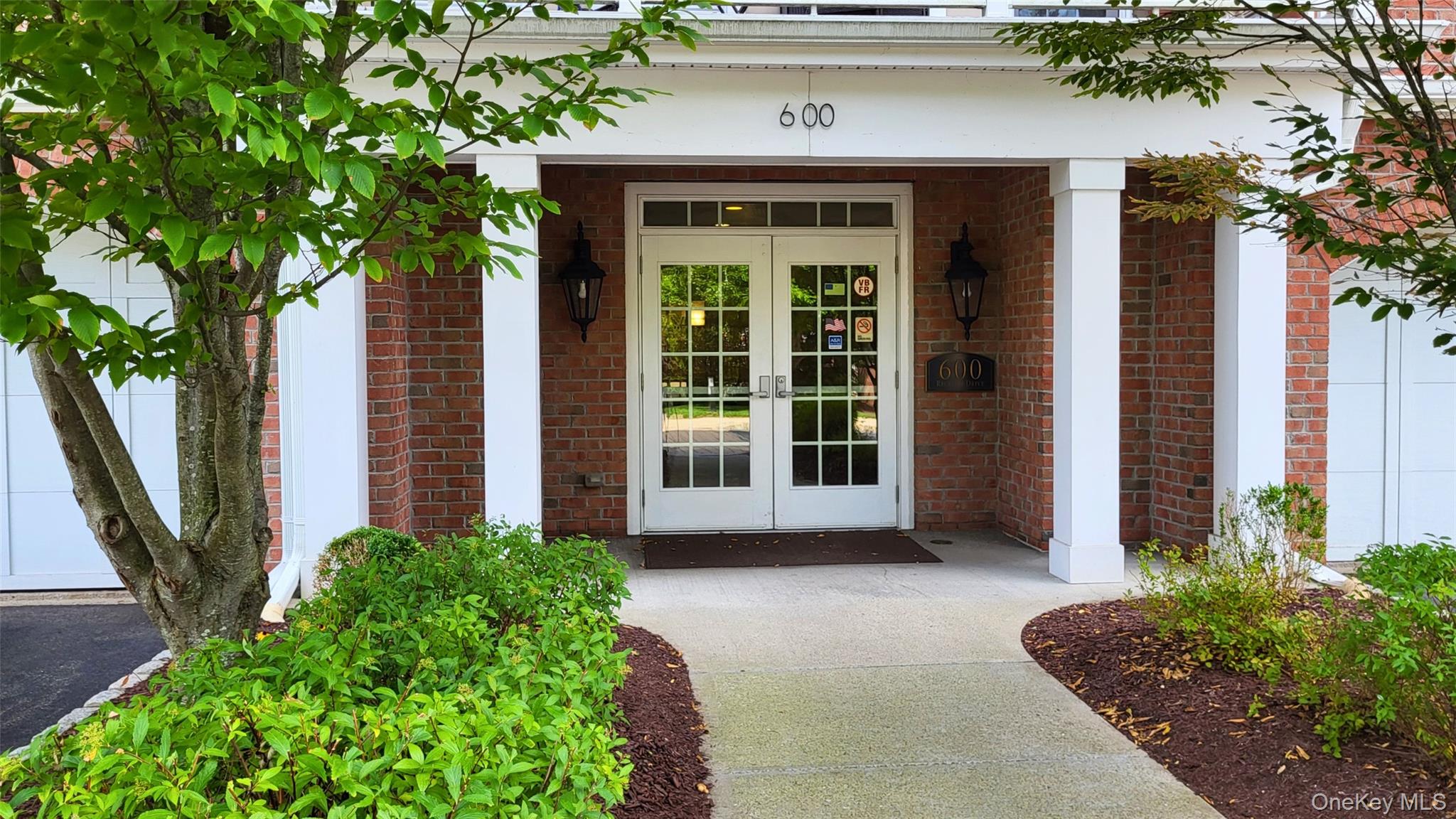 621 Regency Drive Property Photo 1