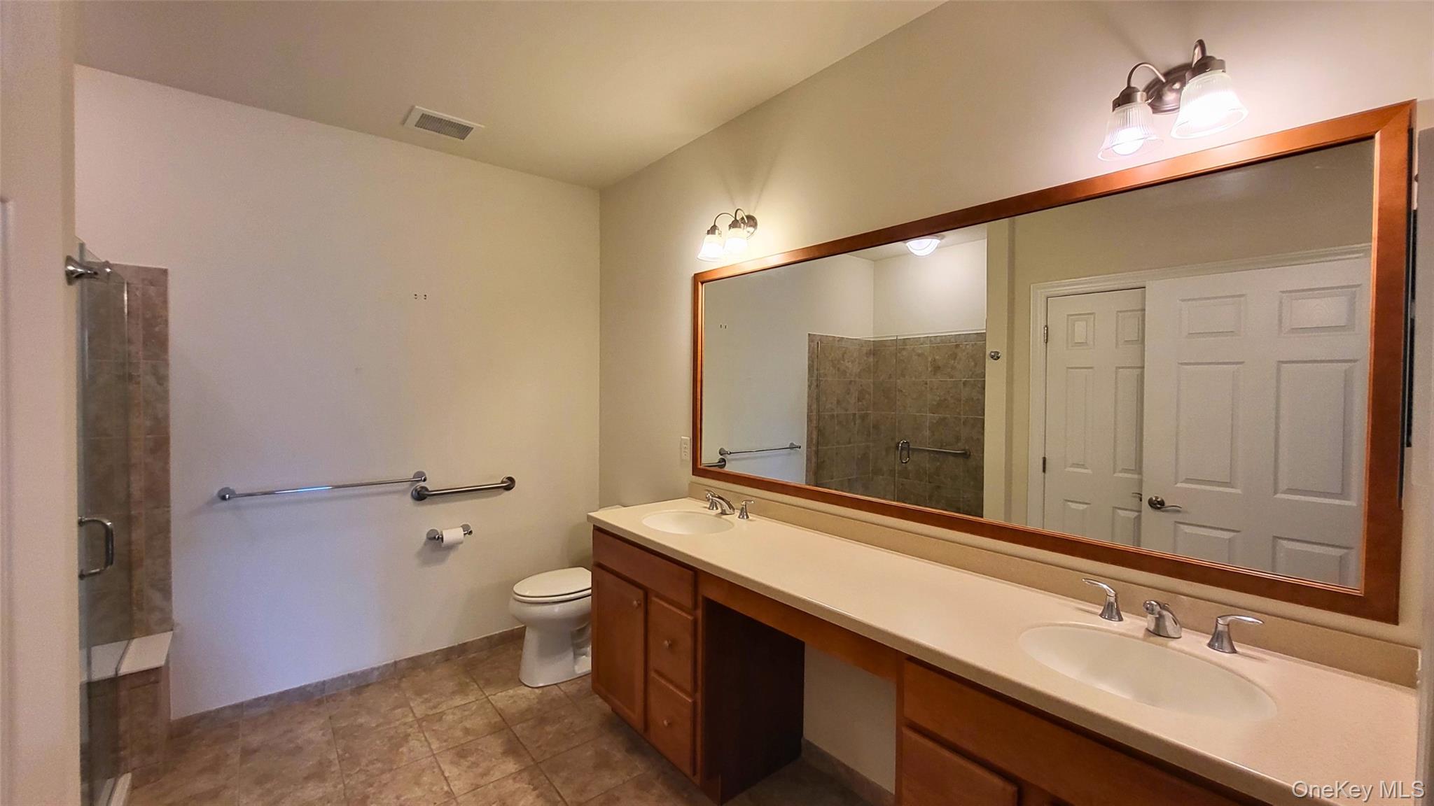 621 Regency Drive Property Photo 16