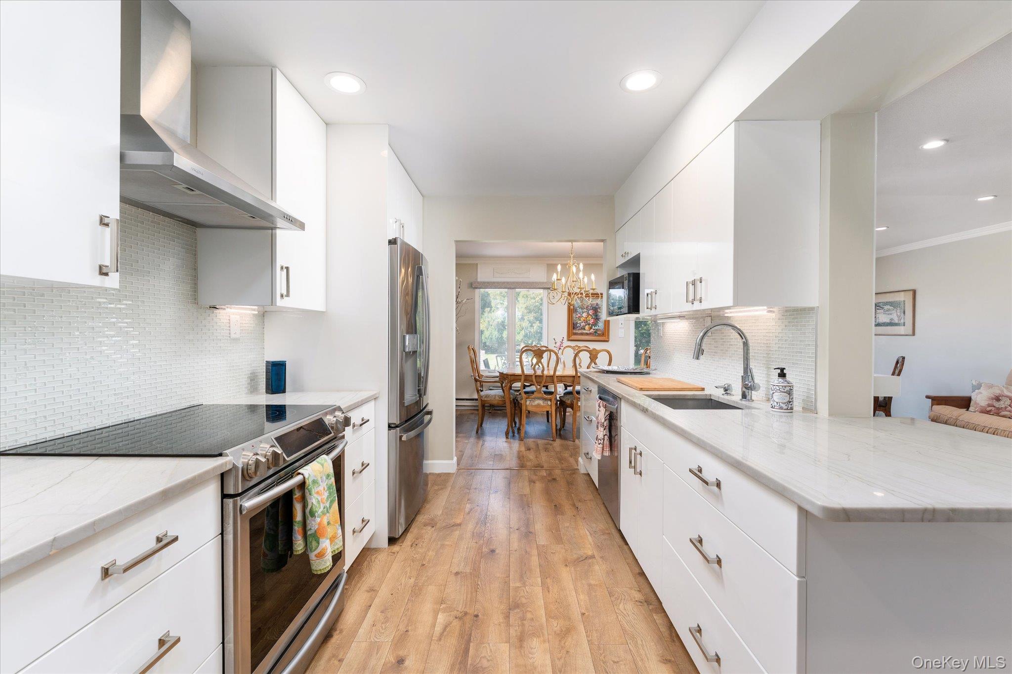 1102 Gotham Path Property Photo 4