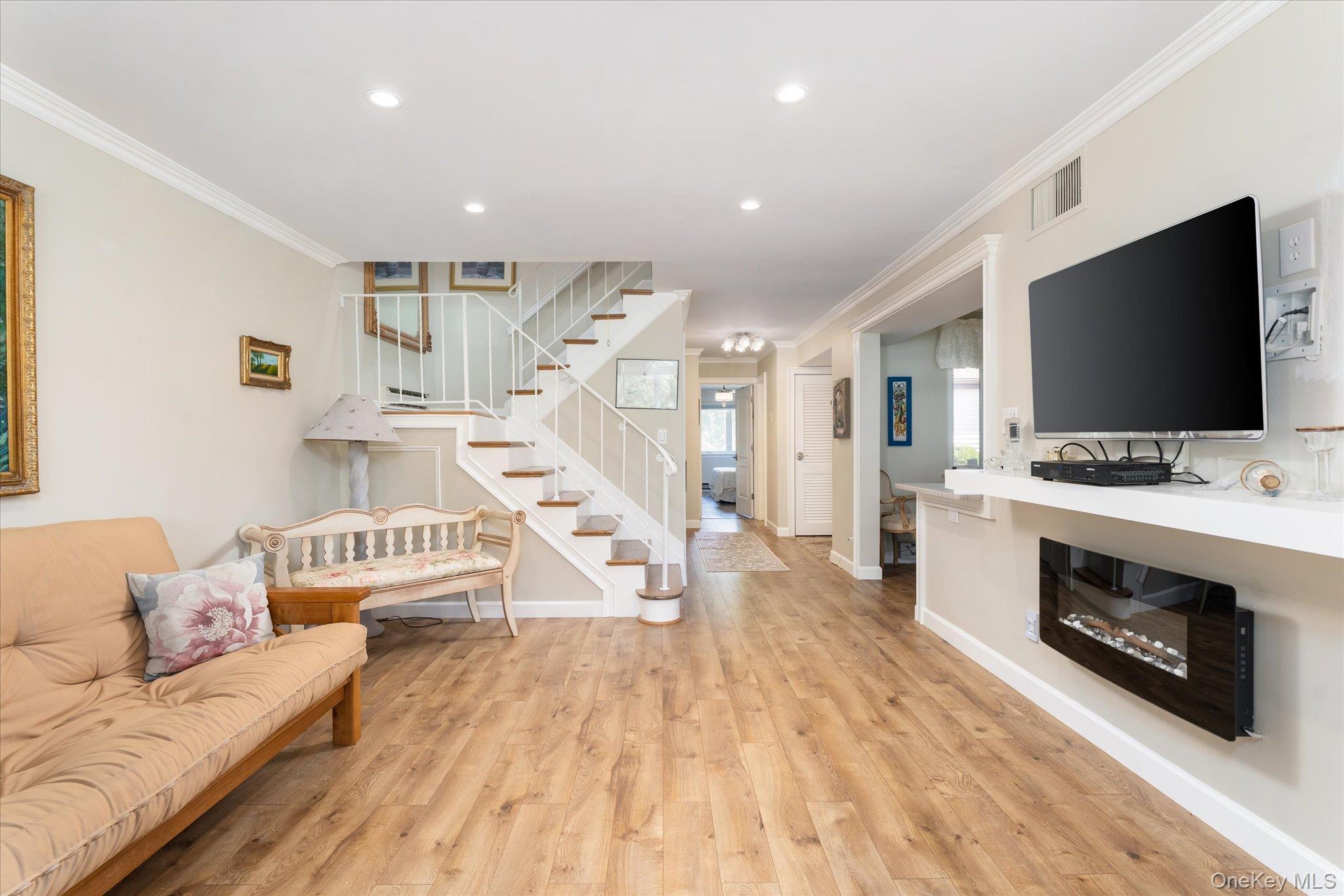 1102 Gotham Path Property Photo 9