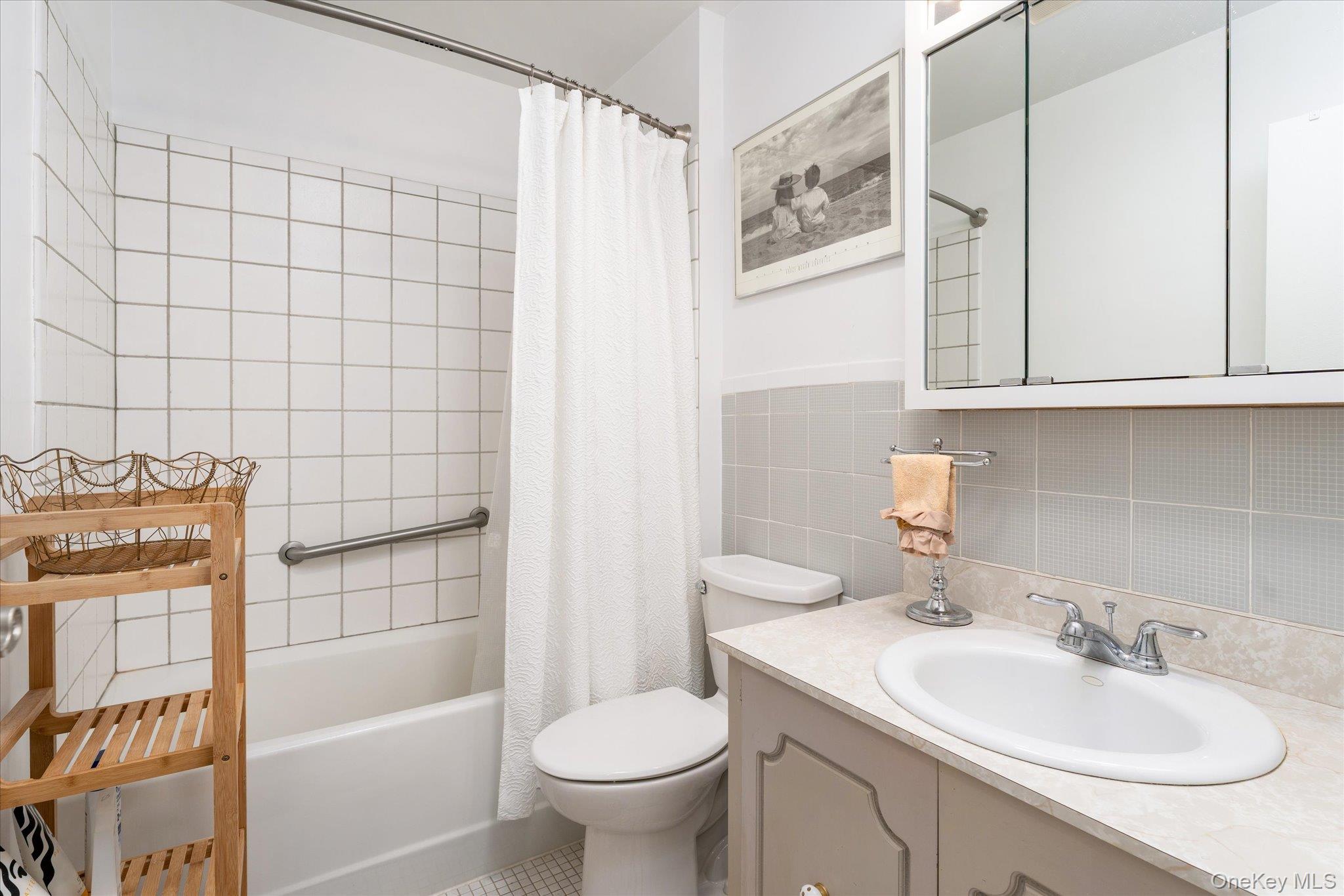 1102 Gotham Path Property Photo 17