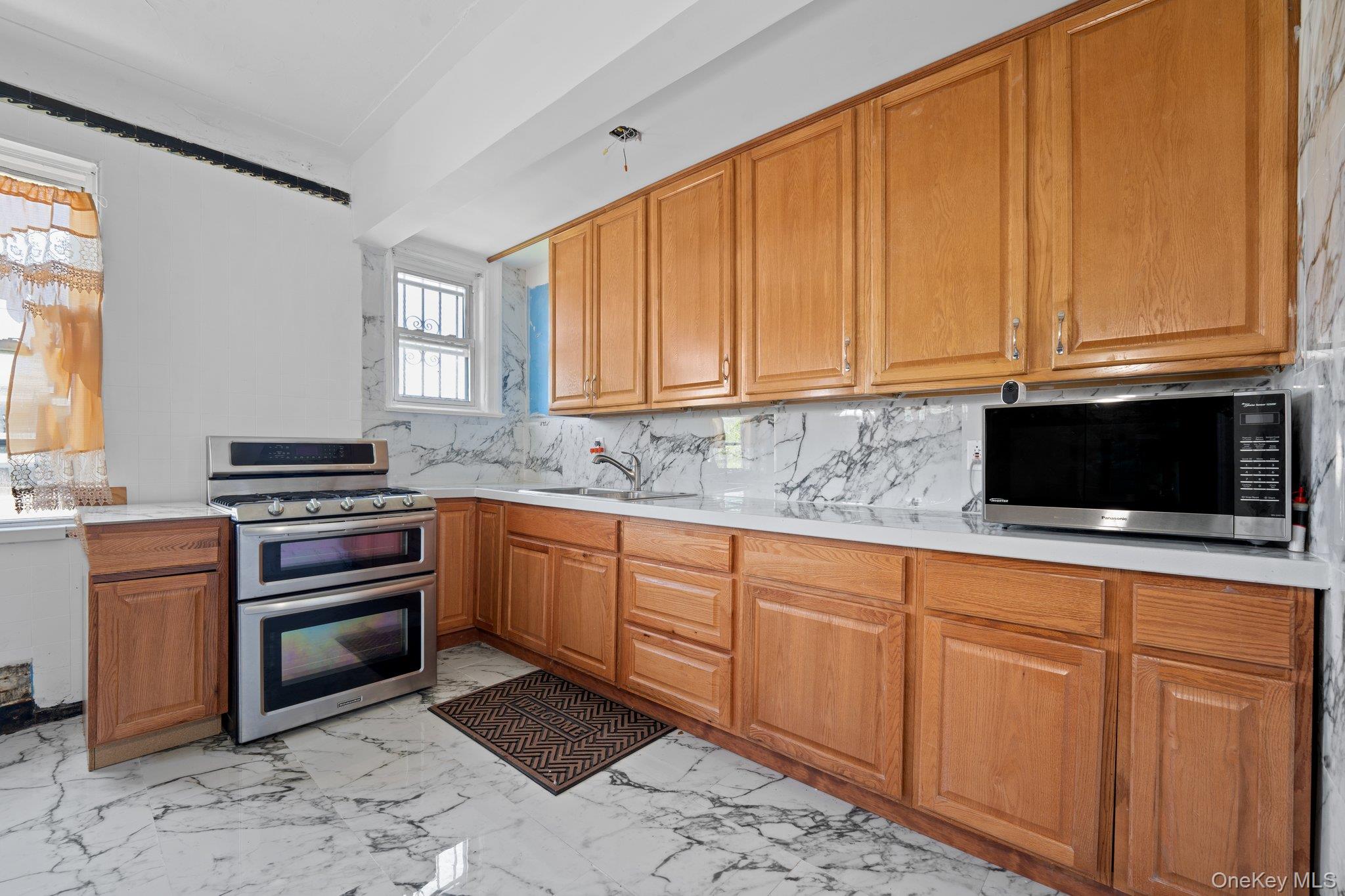 10505 Ditmars Boulevard Property Photo 3