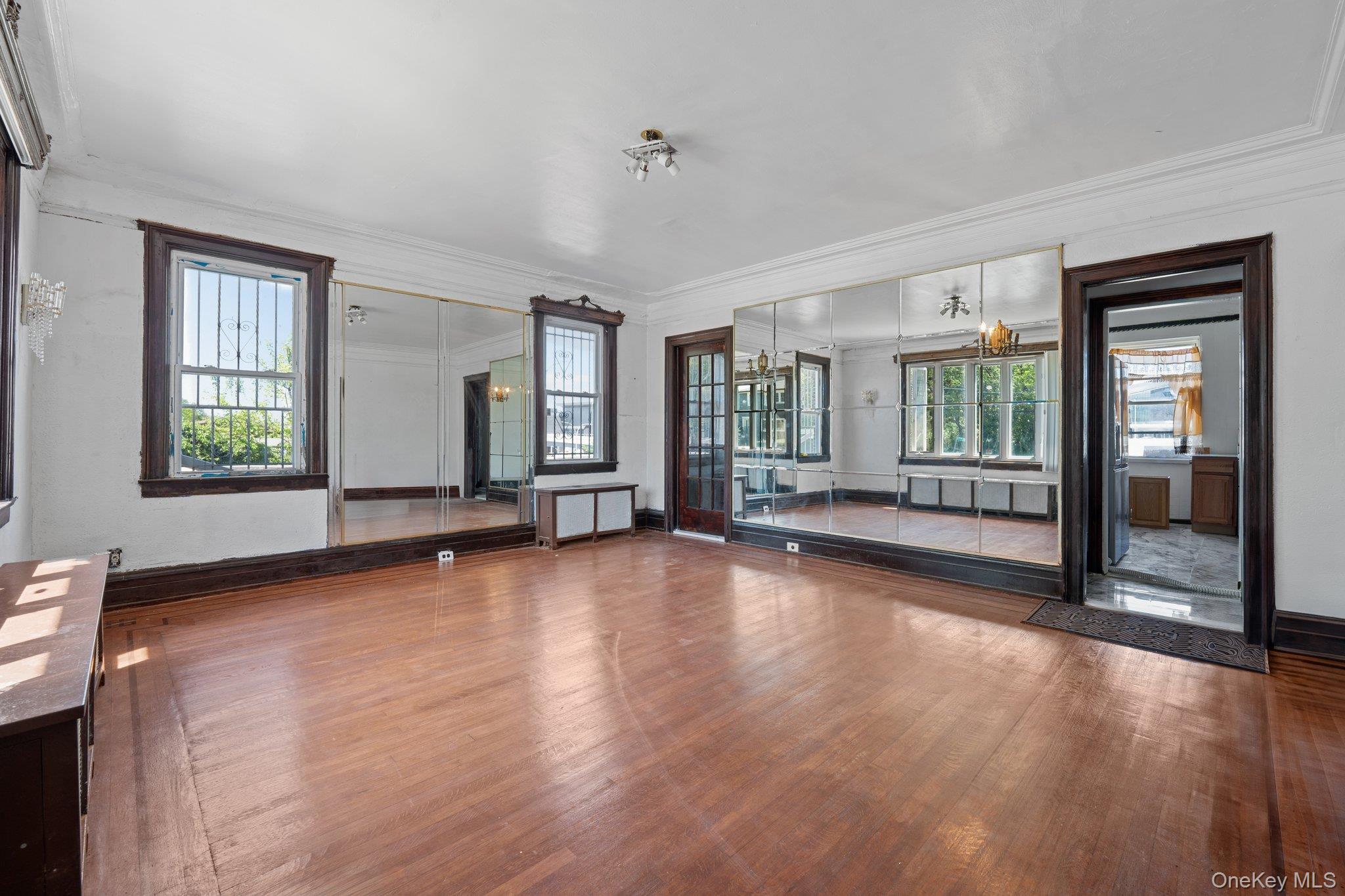10505 Ditmars Boulevard Property Photo 4