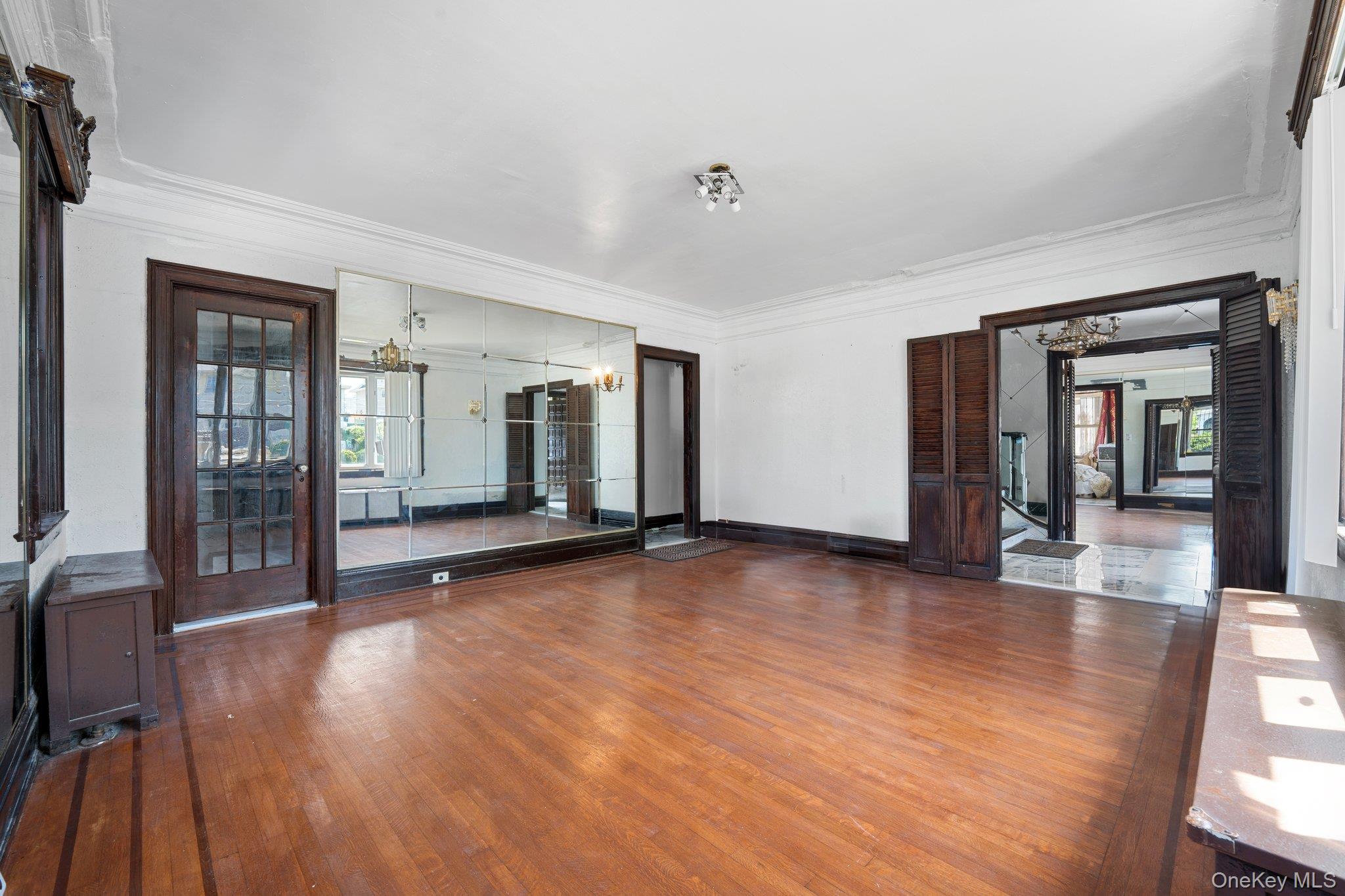 10505 Ditmars Boulevard Property Photo 5