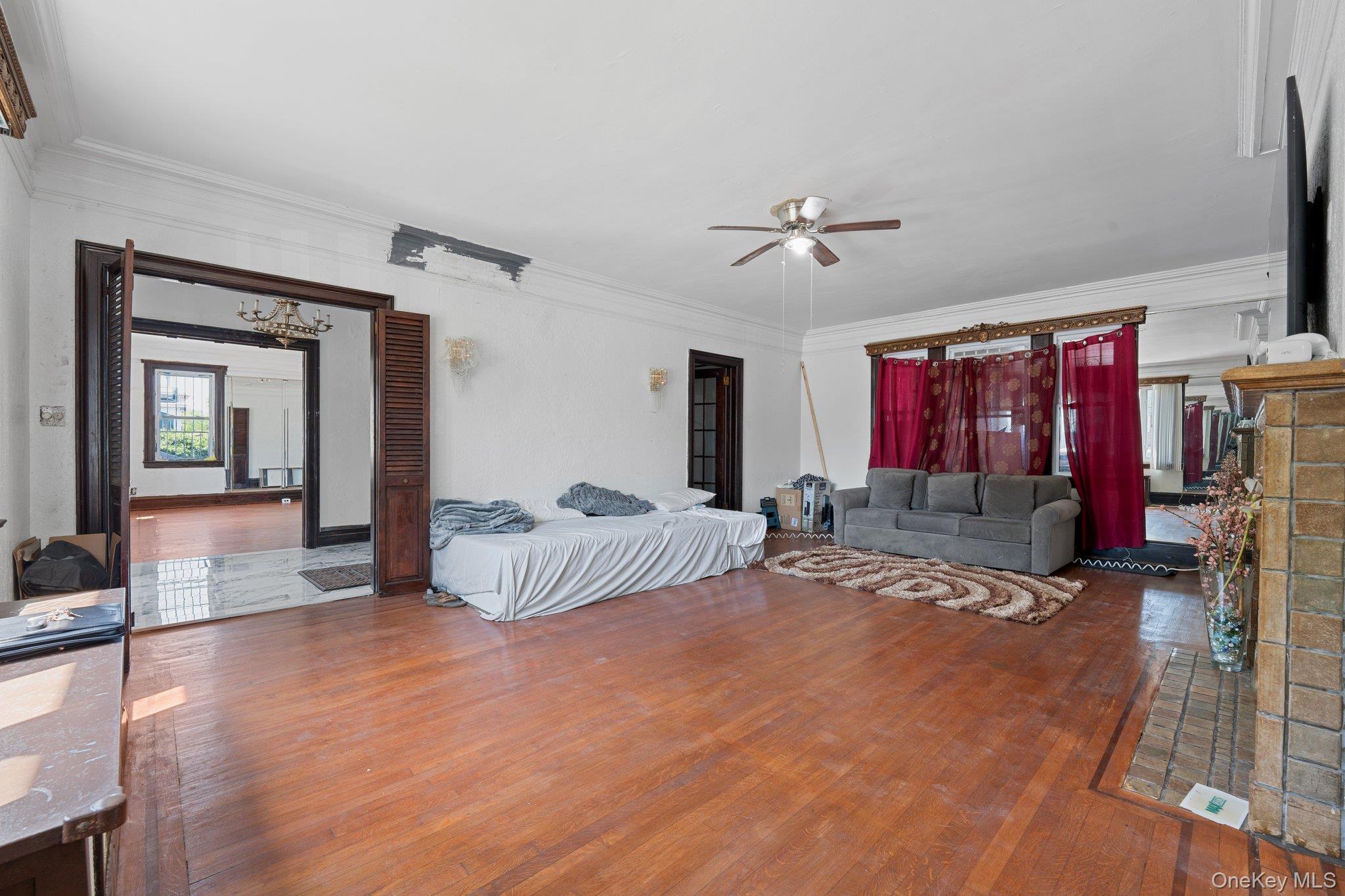 10505 Ditmars Boulevard Property Photo 7