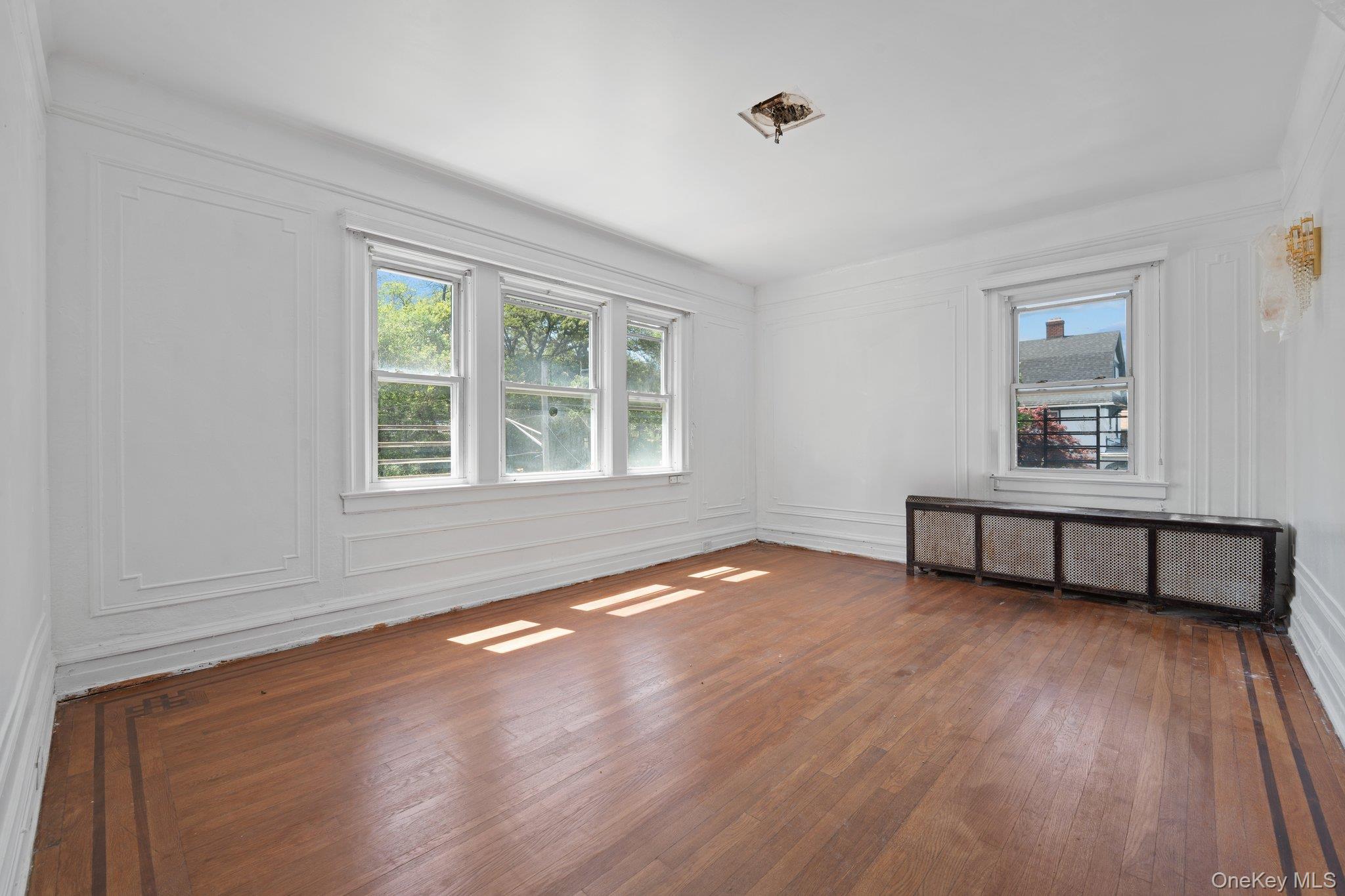 10505 Ditmars Boulevard Property Photo 9