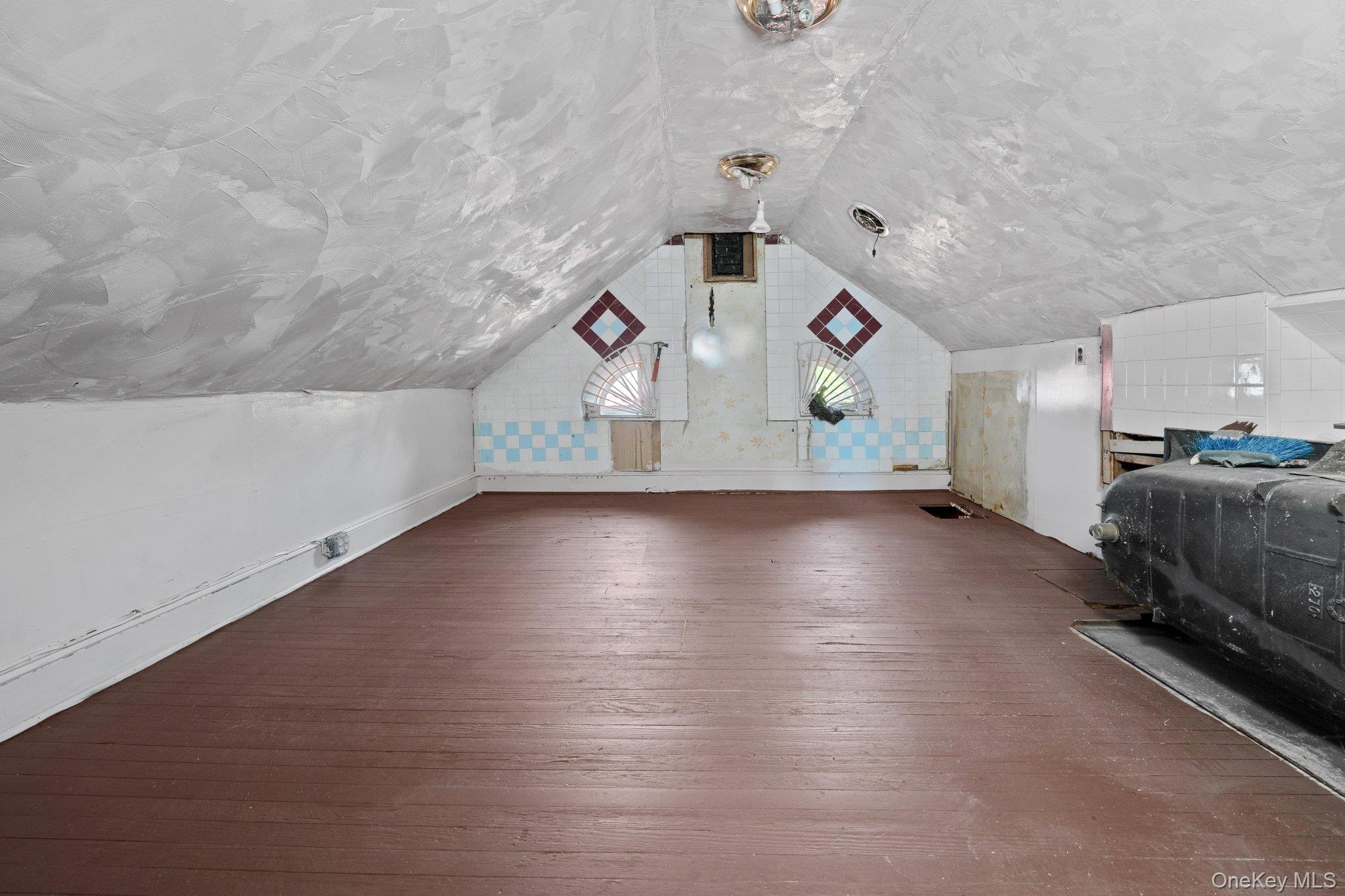 10505 Ditmars Boulevard Property Photo 13