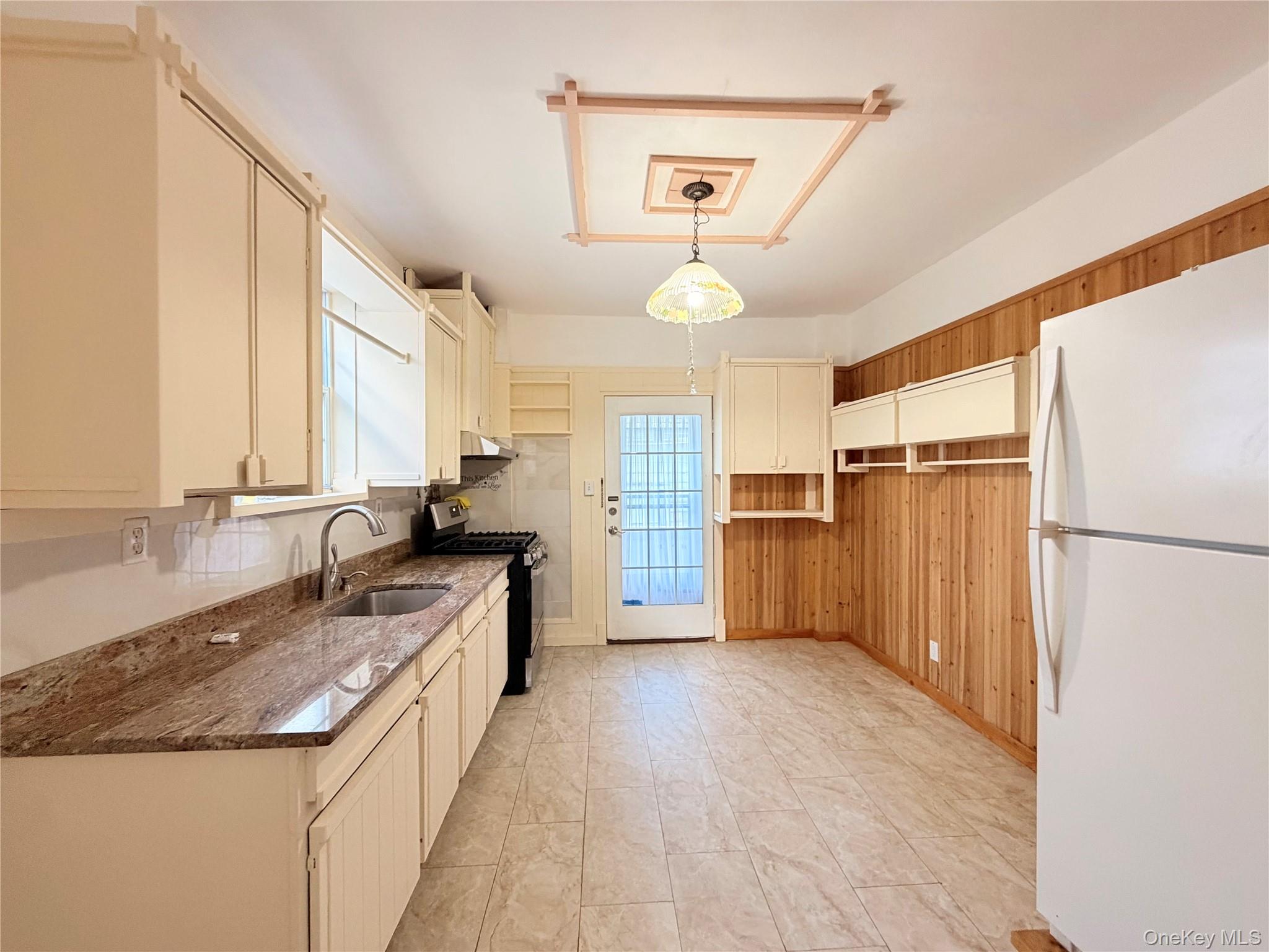 40 Academy Avenue Property Photo 7