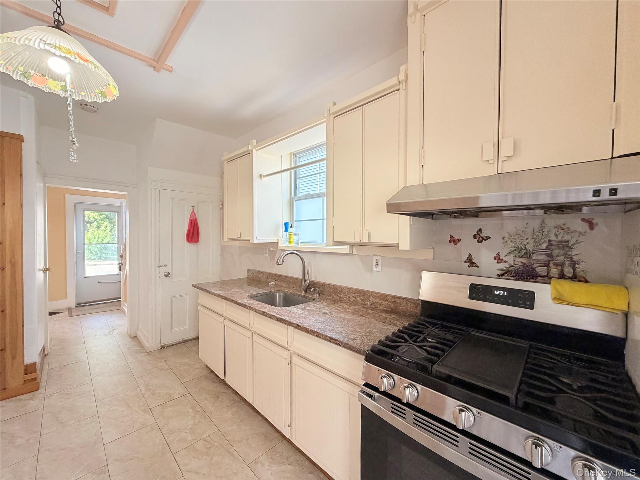 40 Academy Avenue Property Photo 8