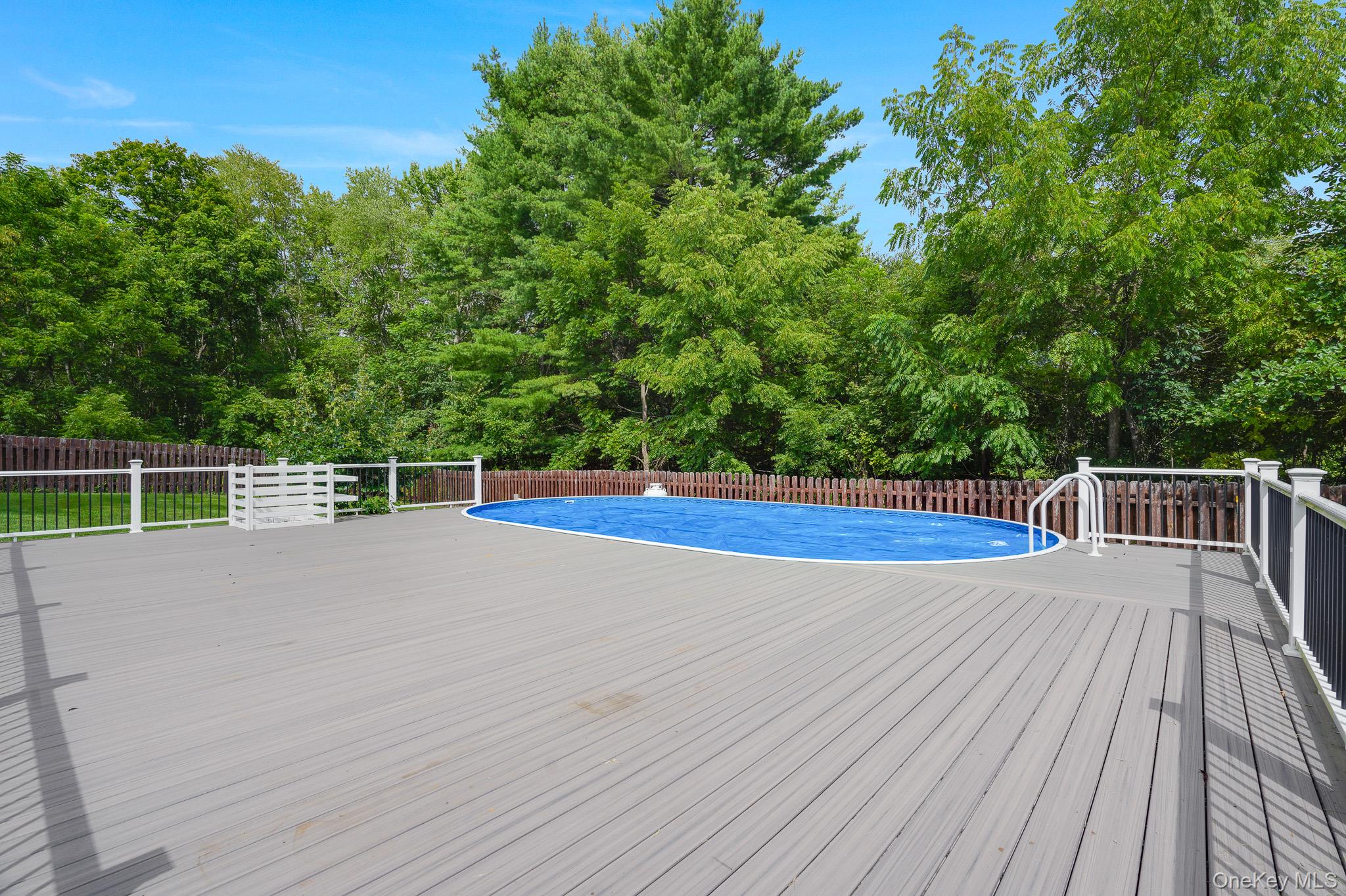 10 Meadow Lane Property Photo 34