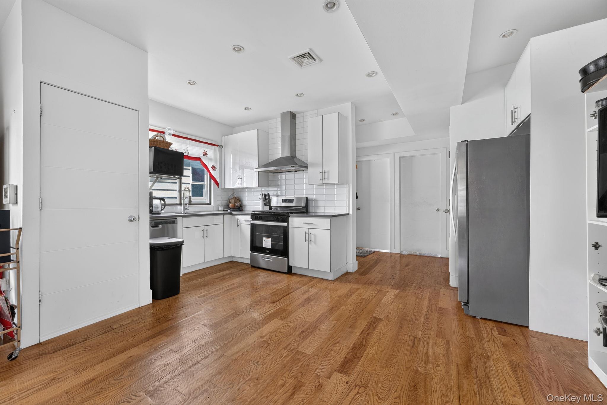 1269 E 94th Street Property Photo 5