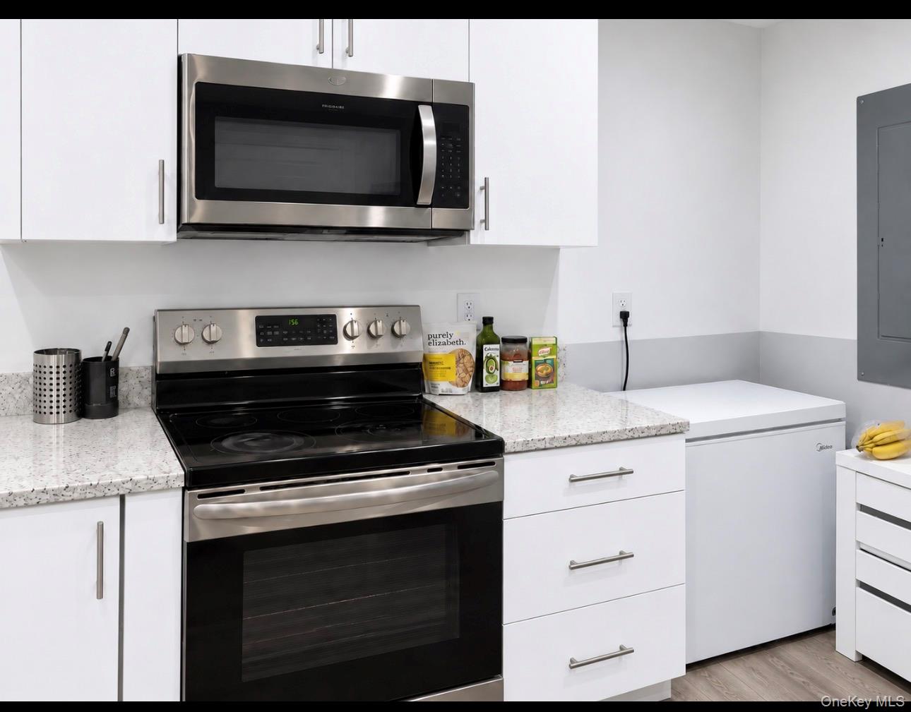 1093 Round Swamp Road Property Photo 8