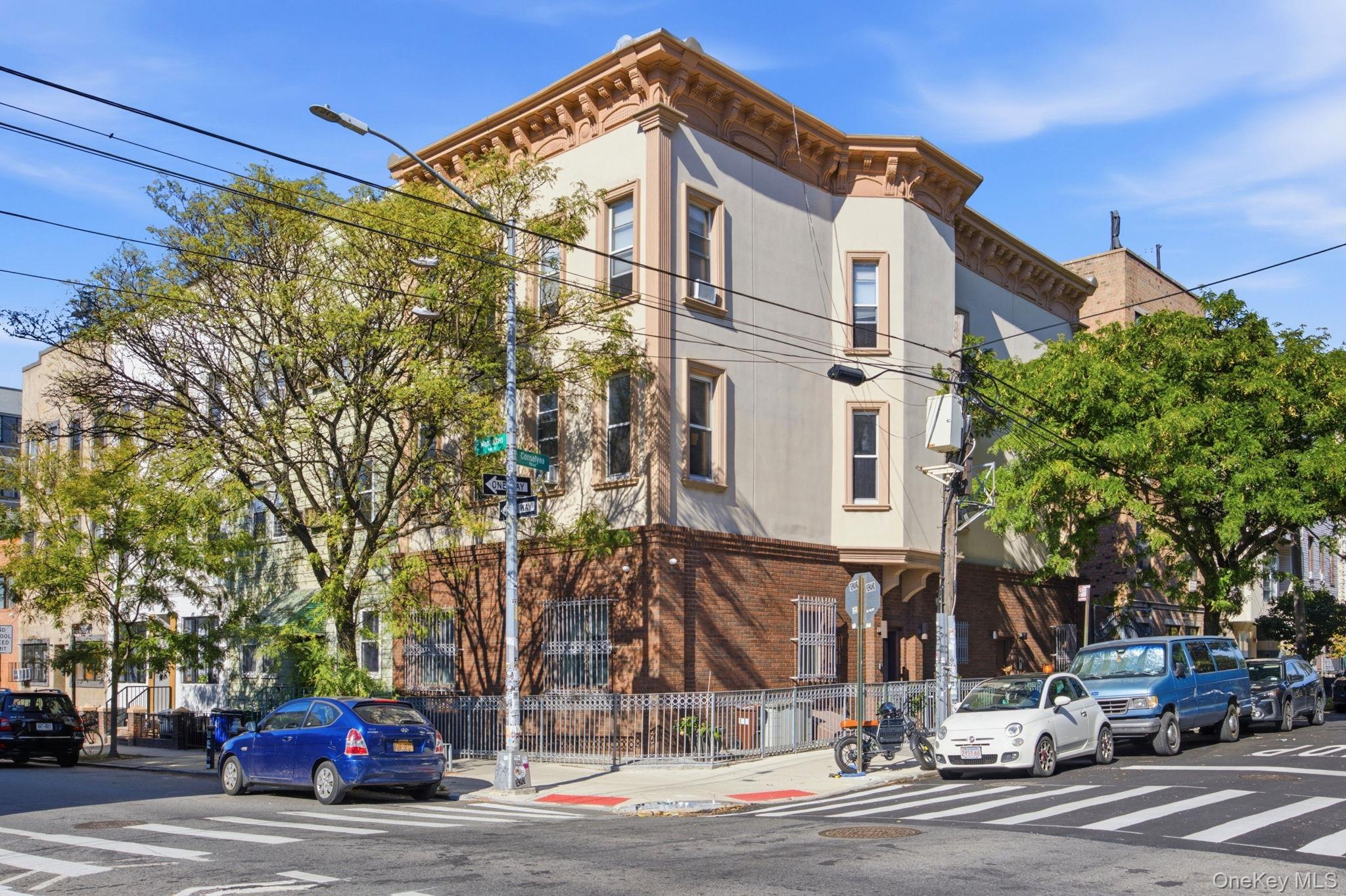 332 Manhattan Avenue Property Photo 1