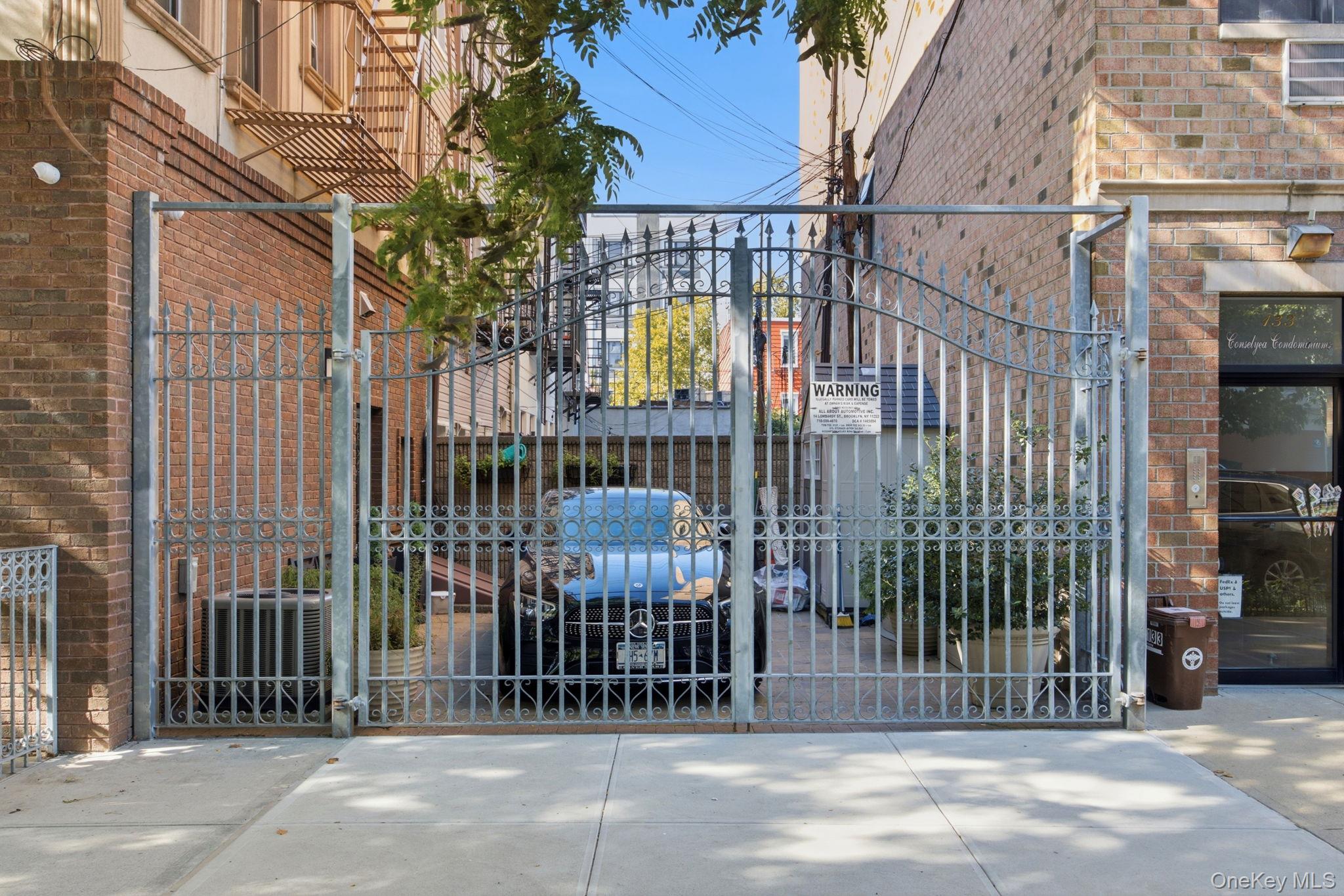 332 Manhattan Avenue Property Photo 2