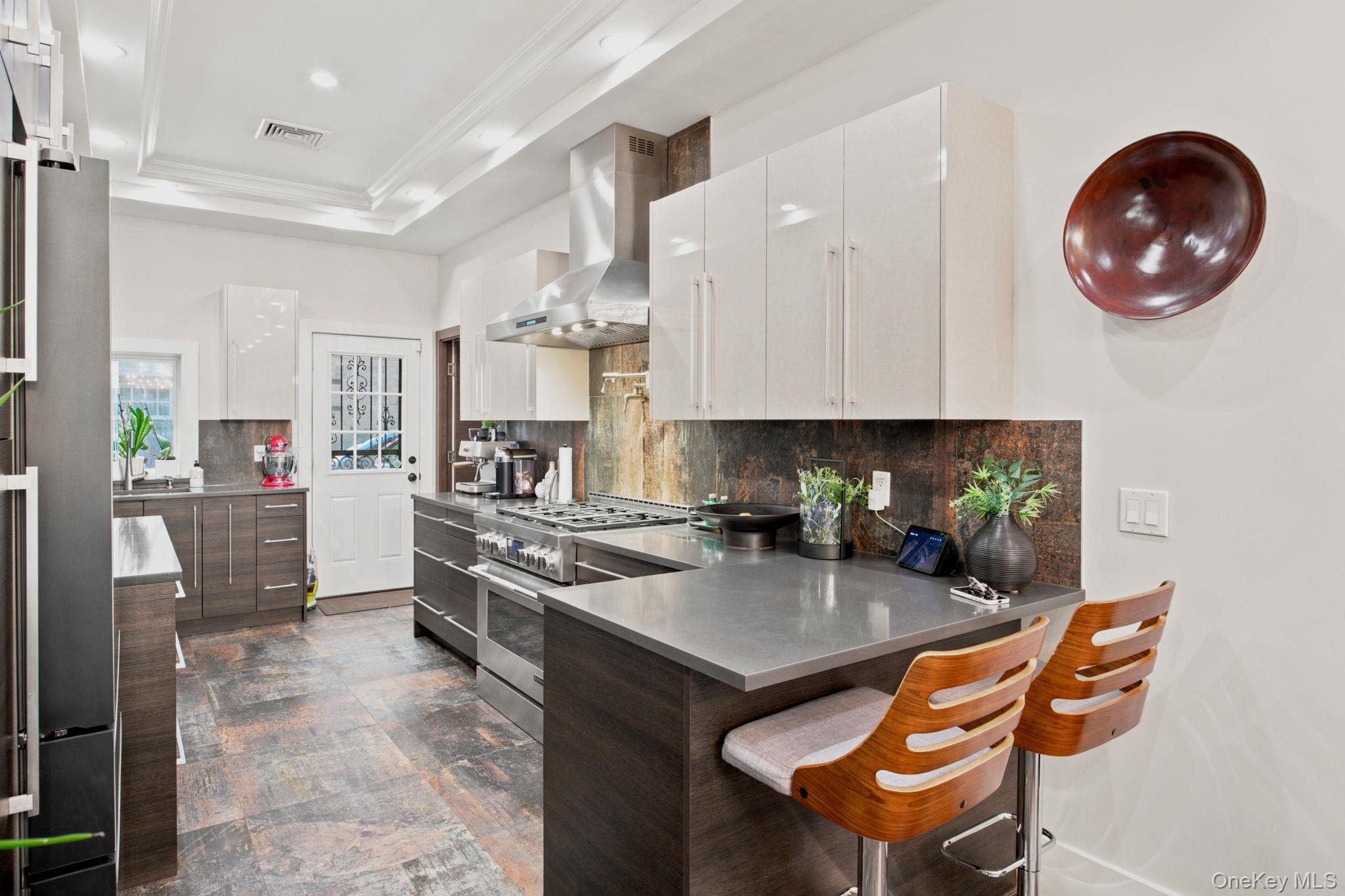 332 Manhattan Avenue Property Photo 4