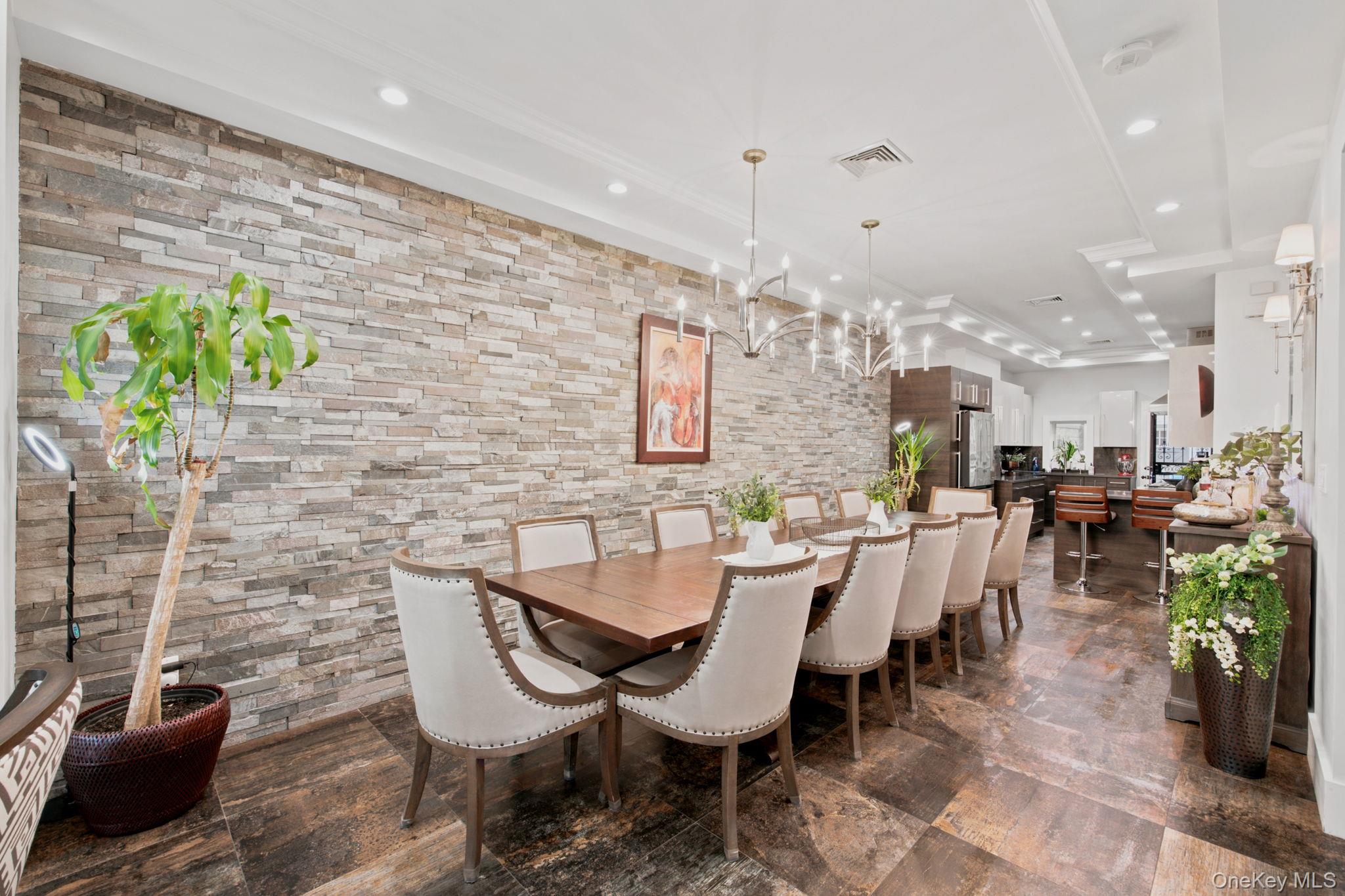 332 Manhattan Avenue Property Photo 7